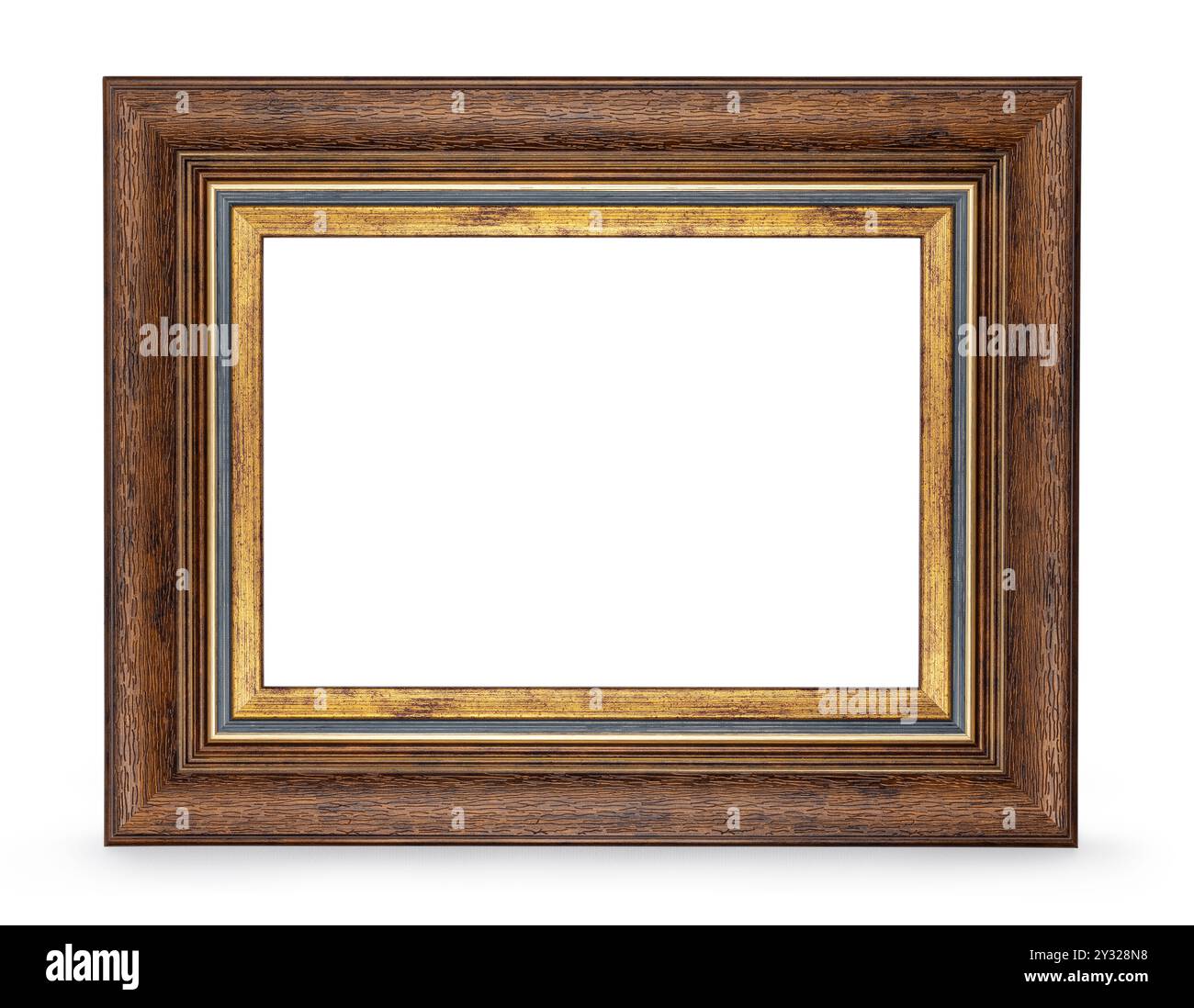 La classica cornice marrone vuota con dettagli dorati è su sfondo bianco, isolato su sfondo bianco Foto Stock