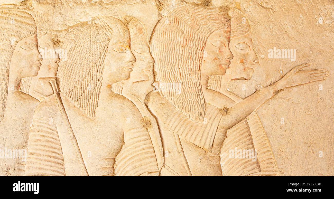 Egitto, Saqqara, tomba di Horemheb, stanza interna, Muro Est lato Sud, dignitari, di fronte a Horemheb. Foto Stock