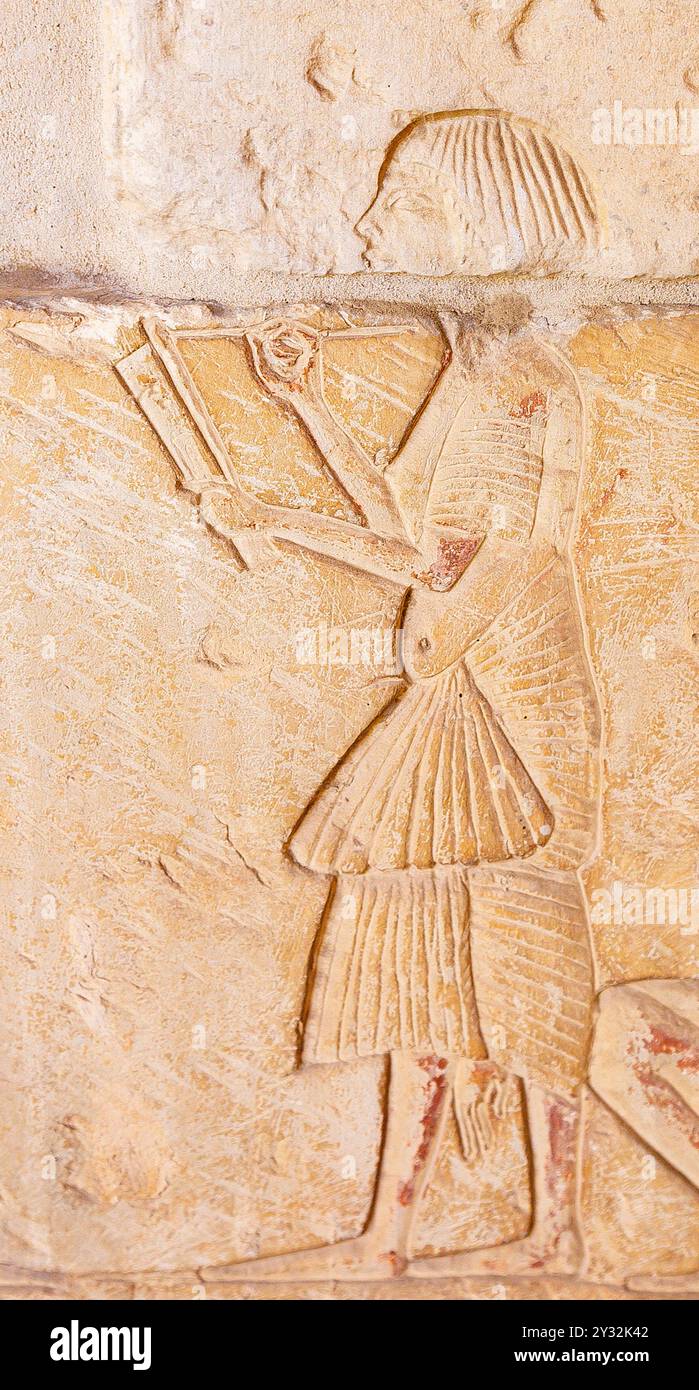 Egitto, Saqqara, tomba di Horemheb, stanza interna, parete est lato sud, scriba. Foto Stock