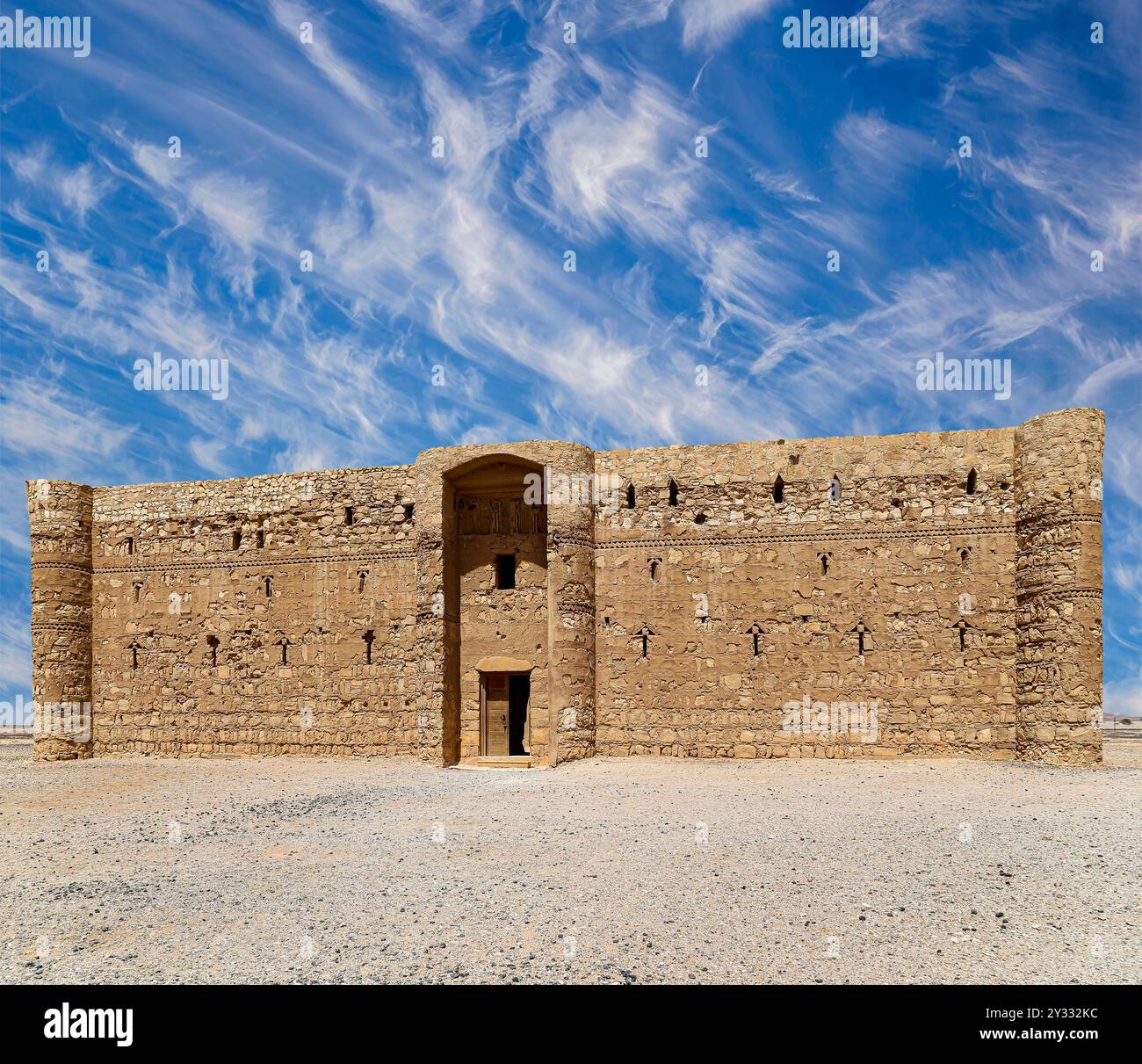 Qasr Kharana (Kharanah o Harrana)-- castello nel deserto nella Giordania orientale (100 km di Amman). Costruito nell'VIII secolo d.C. per essere usato come caravanserraglio, un luogo di riposo Foto Stock