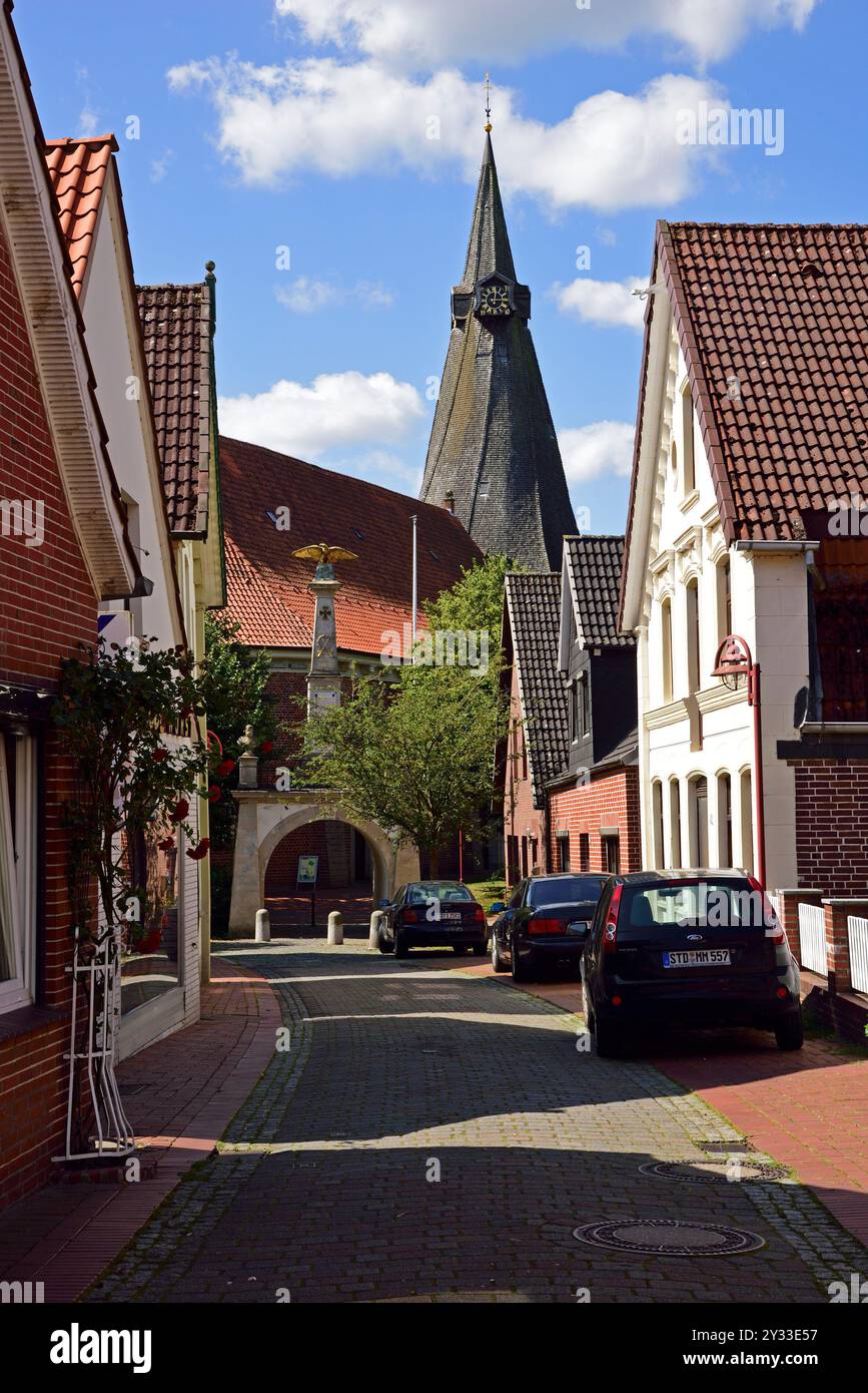 Europa, Deutschland, Niedersachsen, Altes Land Bei Hamburg, Metropolitana Hamburg, Jork-Estebrügge, Evangelische St. Martinikirche, Erbaut 1702, Verd Foto Stock