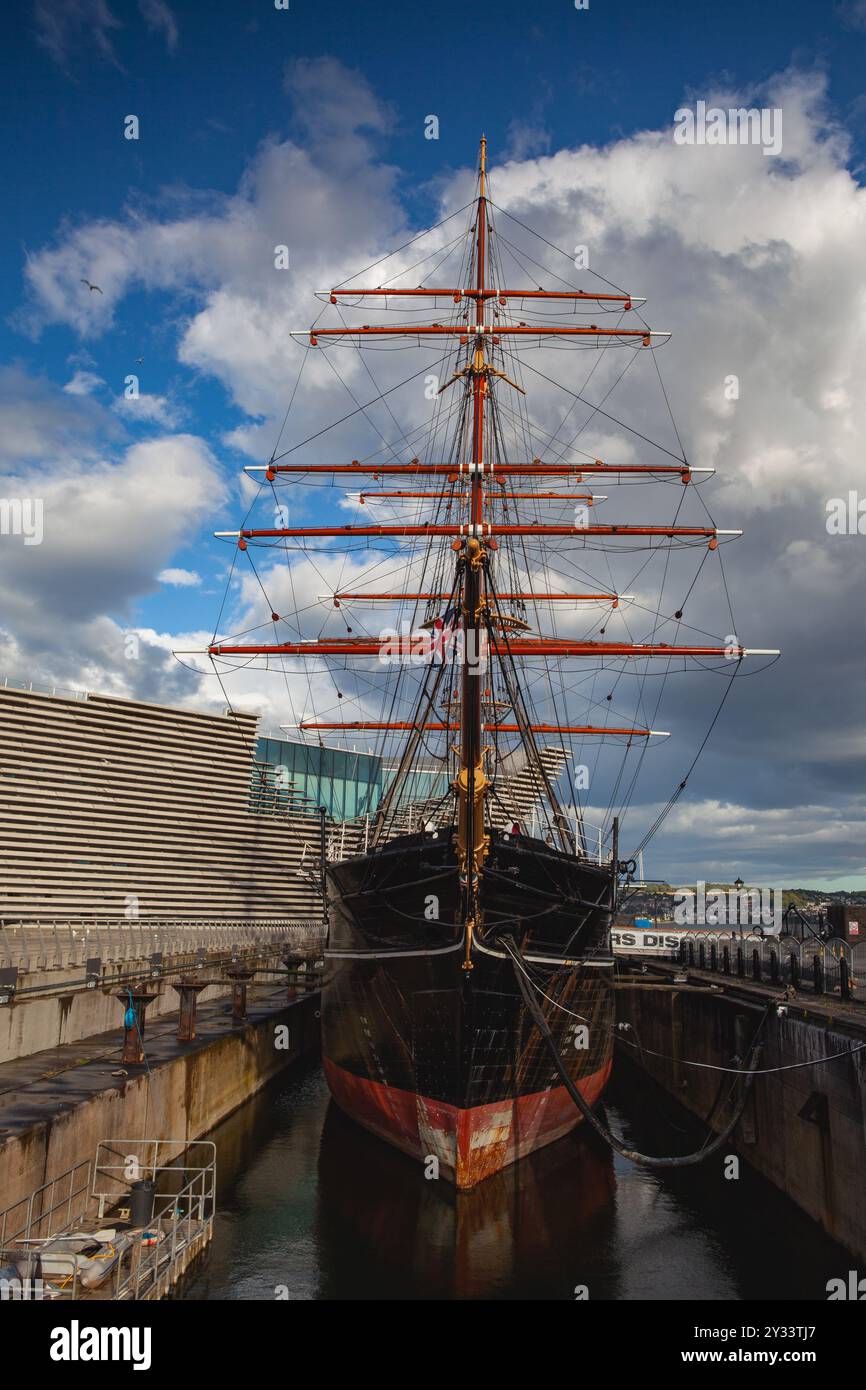 Dundee, Scozia - Agosto 4,2022: Nave a vapore RRS Discovery utilizzata per la ricerca in Antartide che viene esposta in un museo a Dundee, Scozia Foto Stock