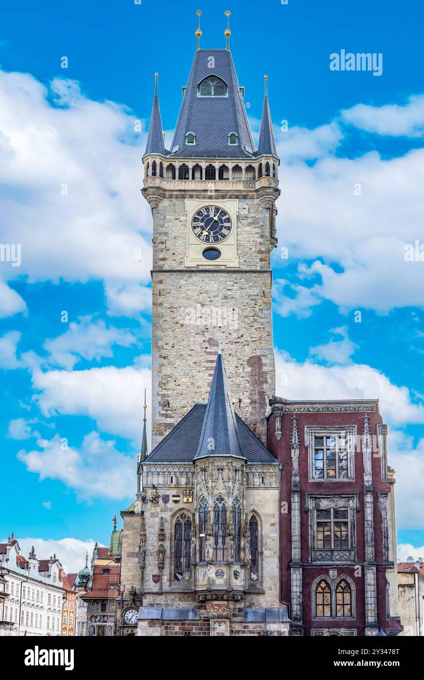 Il Municipio della città Vecchia di Praga, la capitale della Repubblica Ceca, è uno dei monumenti più visitati della città e si trova nella Piazza della città Vecchia Foto Stock