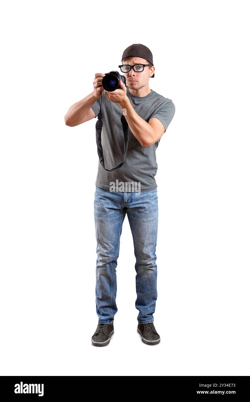 Ritratto a lunghezza intera di un fotografo con una fotocamera isolata dallo sfondo Foto Stock