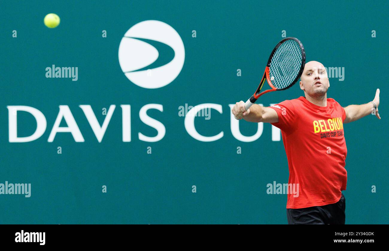 Bologna, Italia. 12 settembre 2024. Il capitano belga Steve Darcis nella foto durante una sessione di allenamento, in vista della seconda partita Del girone A della fase A gironi delle finali di Coppa Davis, giovedì 12 settembre 2024, presso l'Unipol Arena di Bologna. BELGA PHOTO BENOIT DOPPAGNE credito: Belga News Agency/Alamy Live News Foto Stock