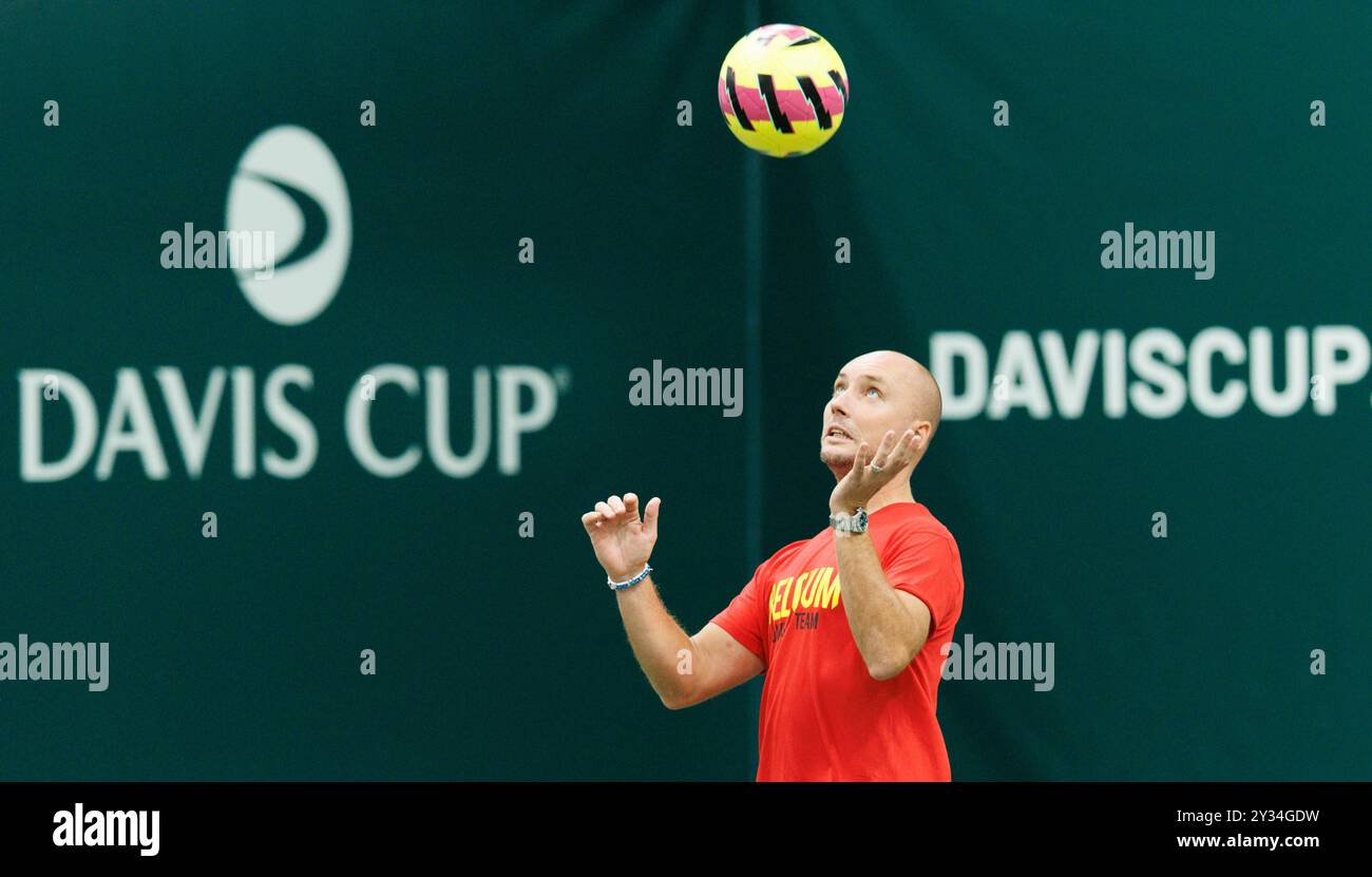 Bologna, Italia. 12 settembre 2024. Il capitano belga Steve Darcis nella foto durante una sessione di allenamento, in vista della seconda partita Del girone A della fase A gironi delle finali di Coppa Davis, giovedì 12 settembre 2024, presso l'Unipol Arena di Bologna. BELGA PHOTO BENOIT DOPPAGNE credito: Belga News Agency/Alamy Live News Foto Stock