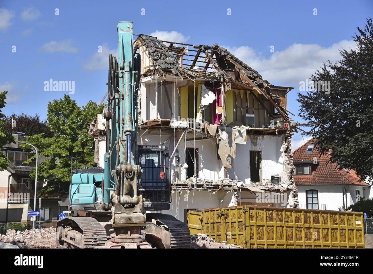 Europa, Germania, regione metropolitana di Amburgo, bassa Sassonia, Distretto di Stade, Buxtehude, città vecchia, demolizione di un edificio residenziale, facciata e timpano Foto Stock