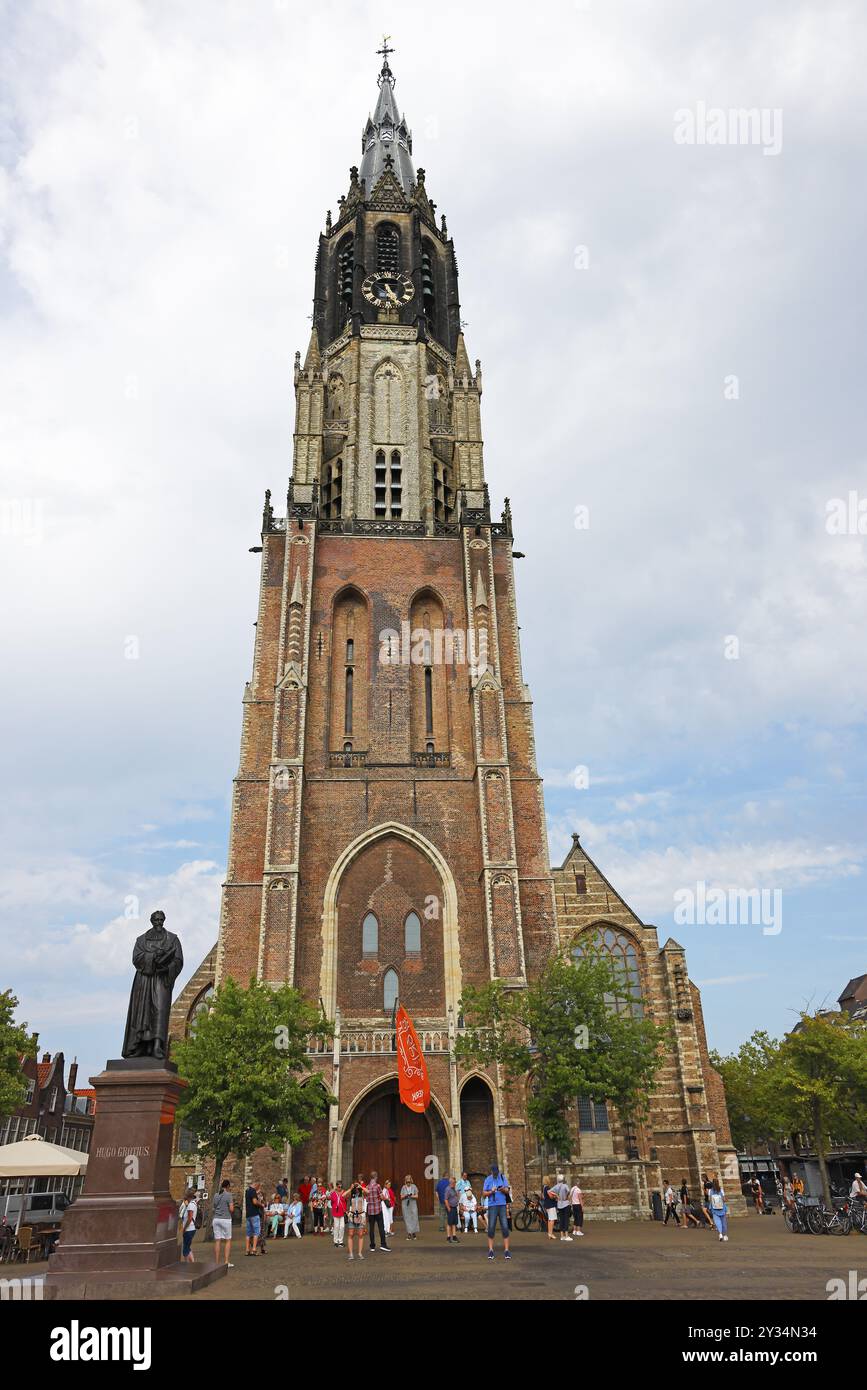 Centro storico di Delft, Chiesa nuova, Nieuwe Kerk sulla piazza del mercato con il monumento Hugo Grotius, Delft, Zuid-Holland, Paesi Bassi Foto Stock