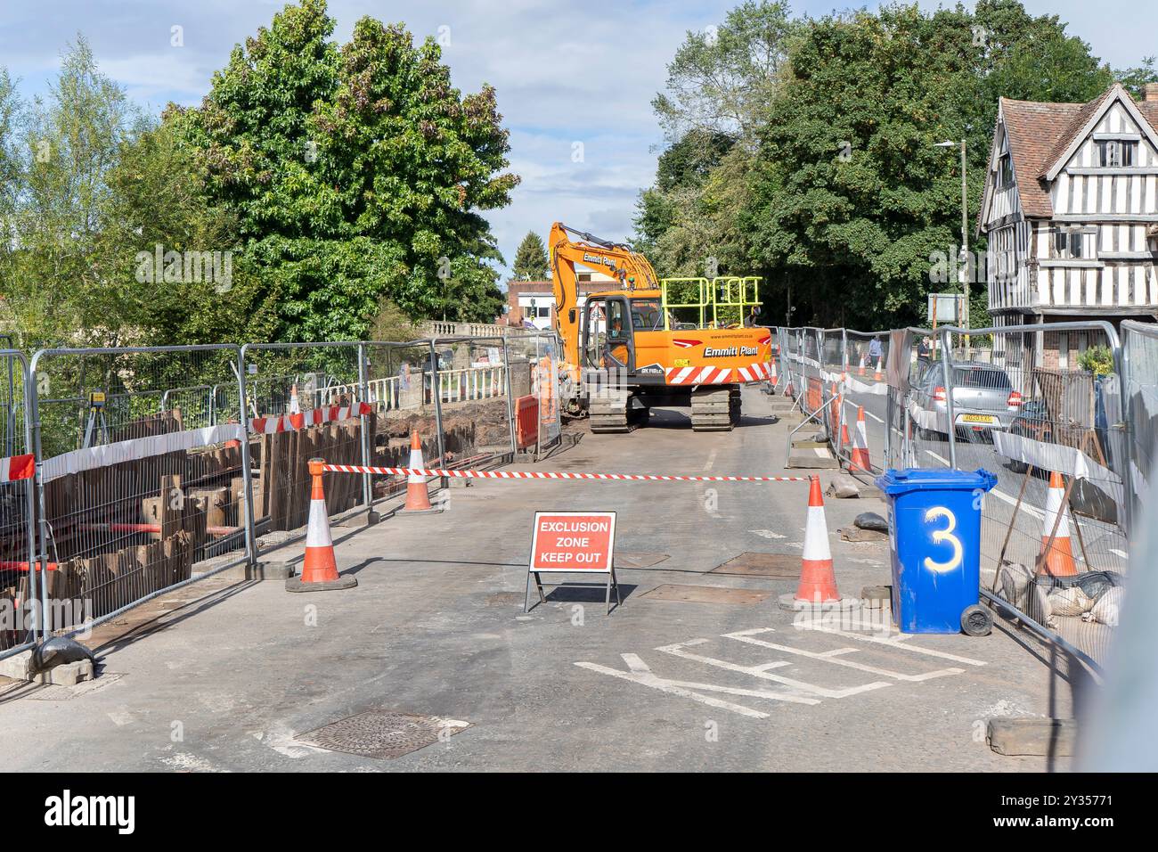 Zona di esclusione, tenere fuori il cartello sull'avvicinamento al ponte di Bewdley, Worcestershire, Regno Unito. Foto Stock