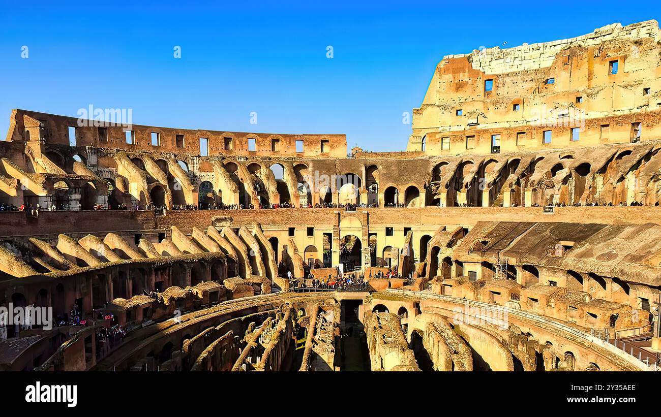 Stadio del Colosseo di Roma, Italia. Miglioramento digitale di un'immagine di pubblico dominio. Foto Stock