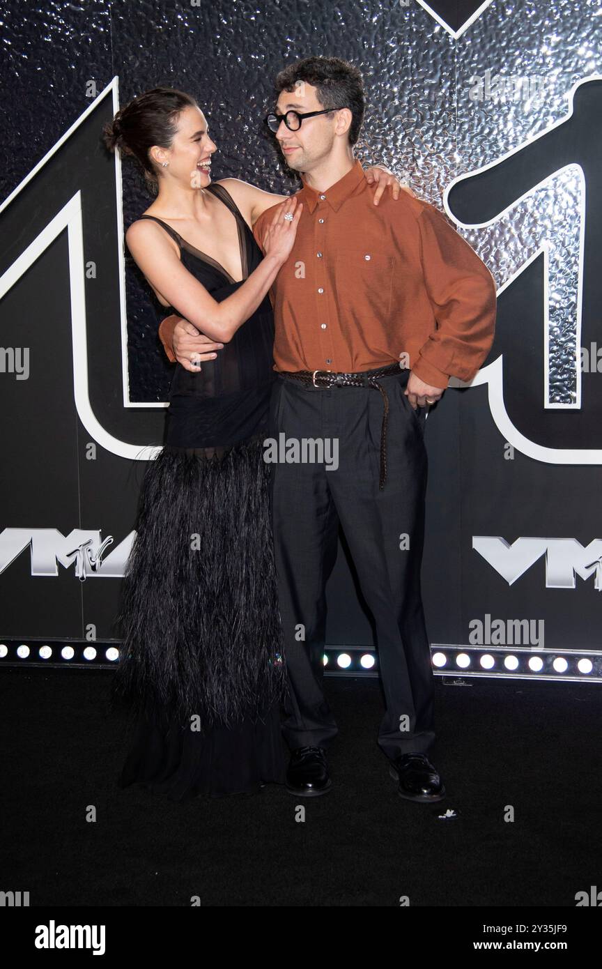 Margaret Qualley mit Ehemann Jack Antonoff bei der Verleihung der MTV Video Music Awards 2024 presso UBS Arena, New York, 11.09.2024 Foto Stock