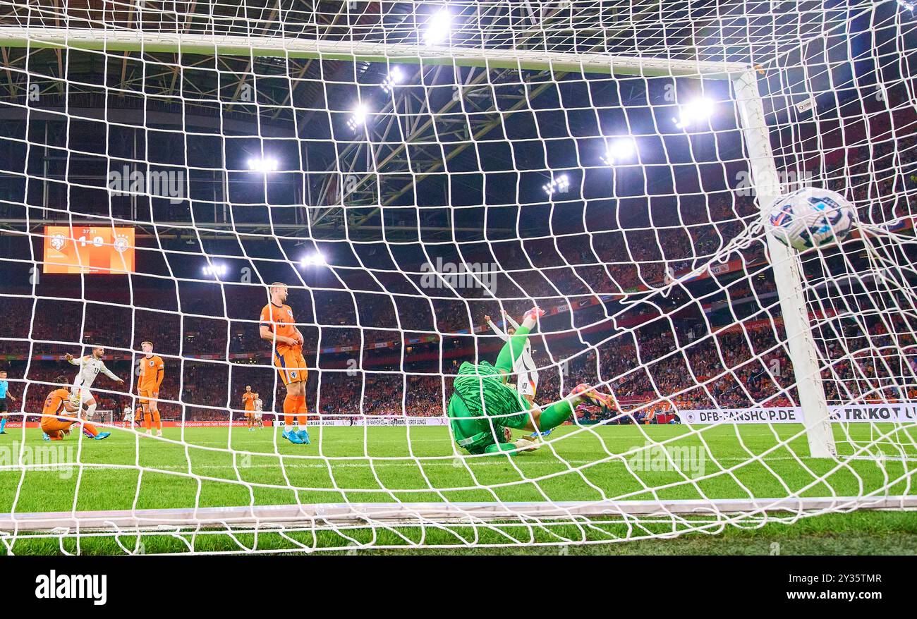 Deniz Undav, DFB 13 segna, tiri goal, Tor, Treffer, Torschuss, 1-1 contro Bart Verbruggen, NL 1 nella partita di UEFA Nations League 2024 PAESI BASSI - GERMANIA nella stagione 2024/2025 al 10 settembre 2024 ad Amsterdam, NL. Fotografo: Peter Schatz Foto Stock