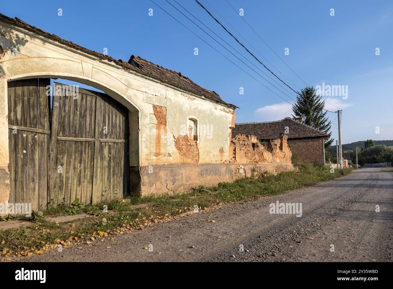 Dilapidata casa sassone, Cobor, Transilvania, Romania Foto Stock