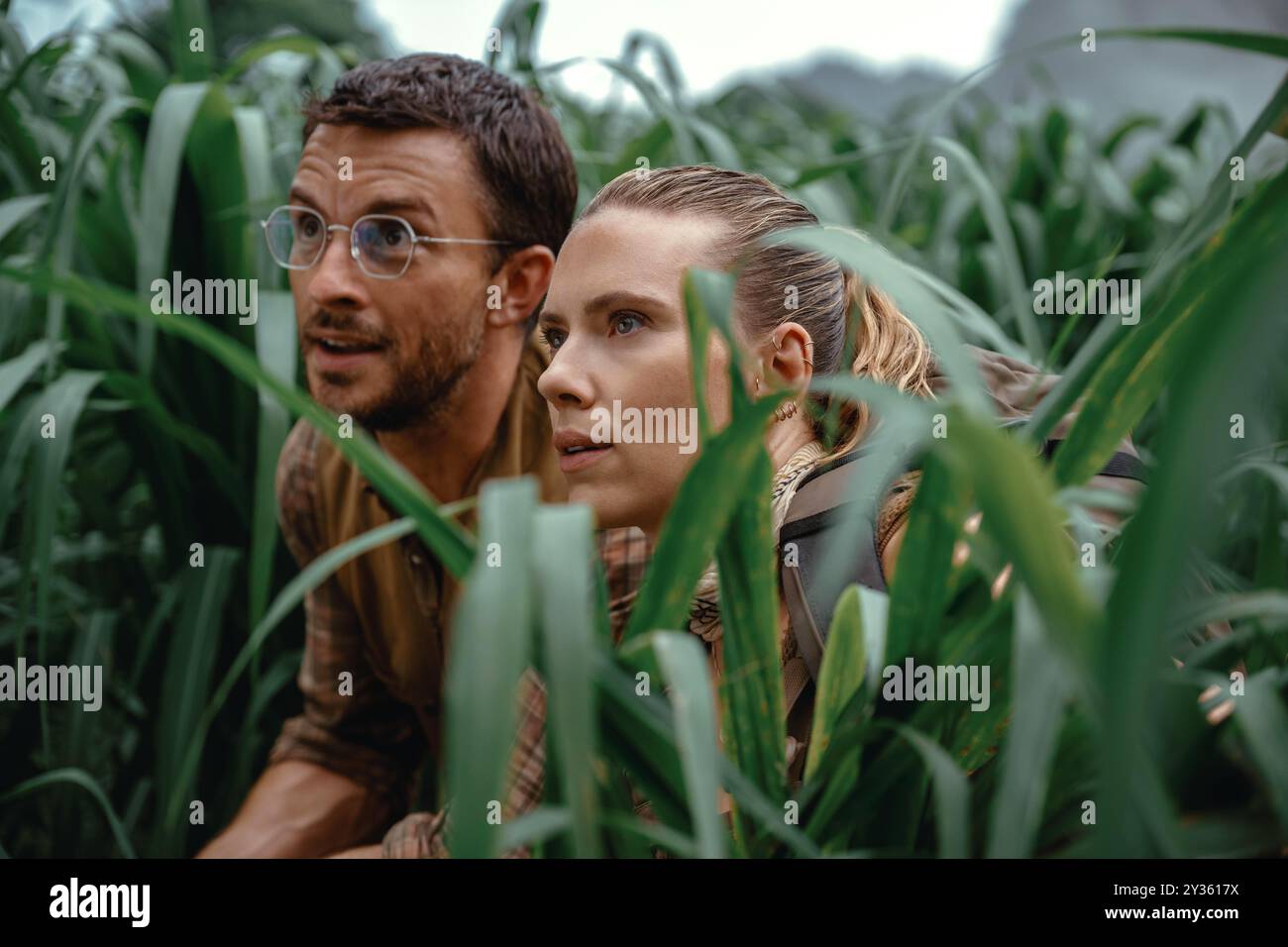 Jurassic World Rebirth Jonathan Bailey e Scarlett Johansson Foto Stock