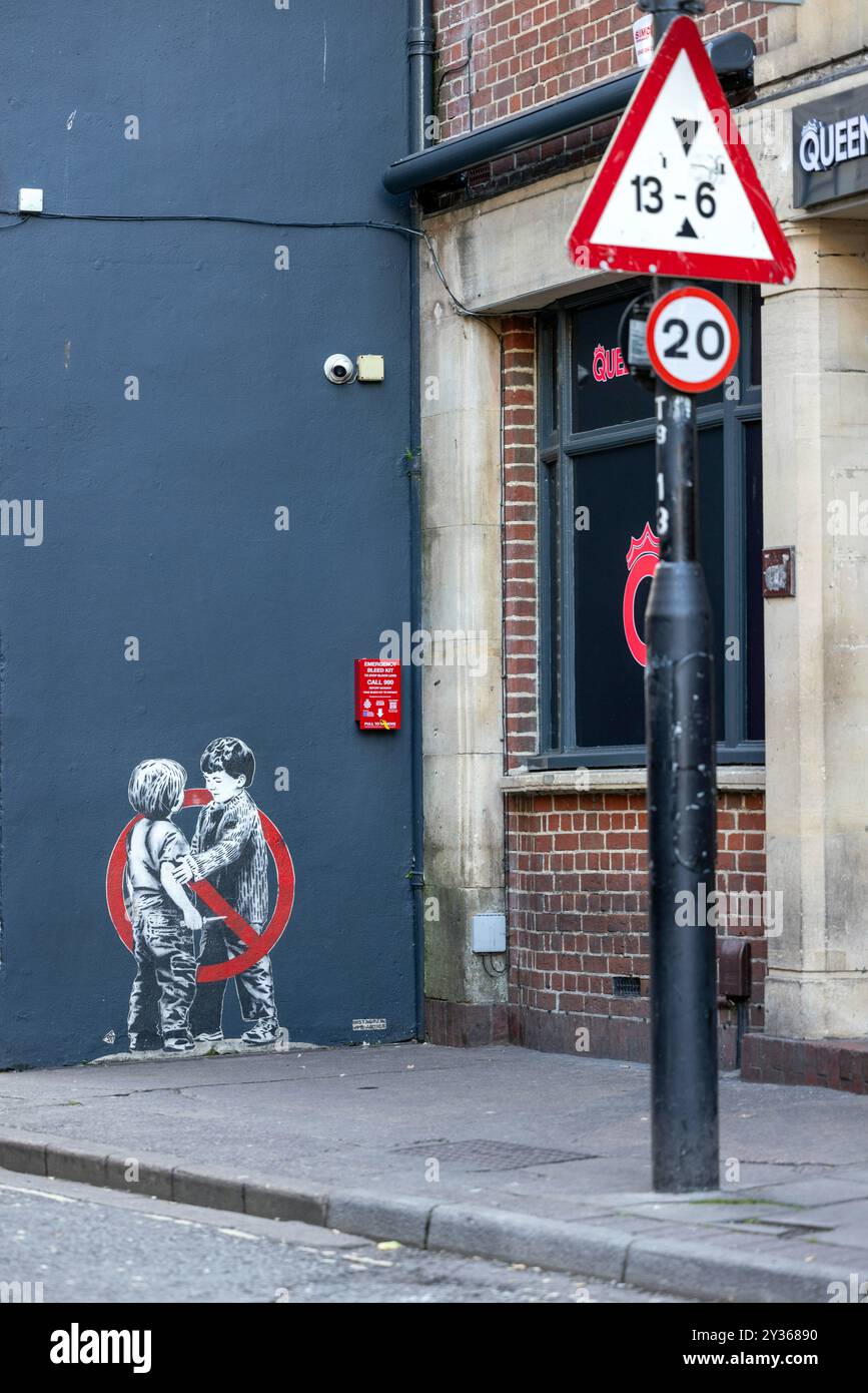 Street art su Frogmore Street, Bristol, di Jamie Paul Scanlon (JPS) Foto Stock