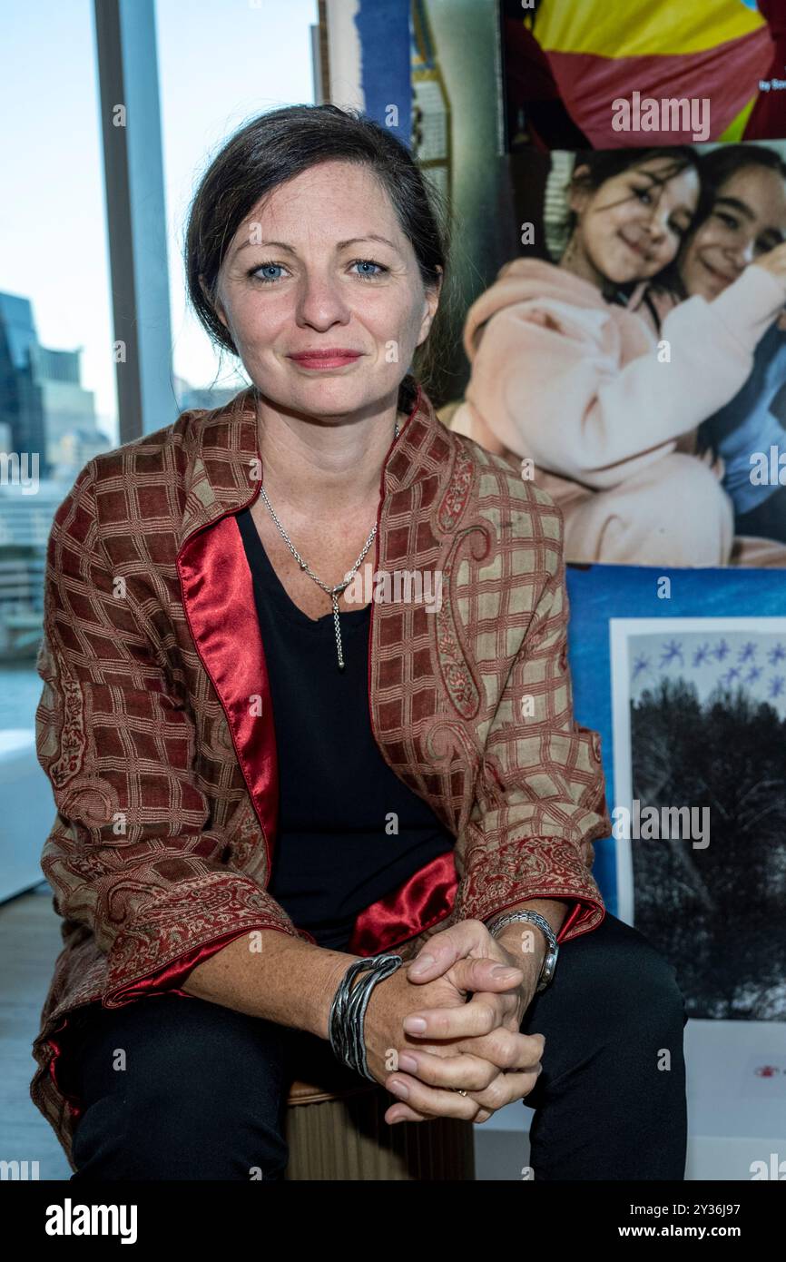 Londra, Regno Unito. 12 settembre 2024. Lancio alla Tate Modern of 'PEACE FOR ALL', una grande mostra di fotografia globale di UNIQLO e Magnum Photo Agency. Le fotografie dei fotografi Magnum Cristina de Middel, Lindokuhle Sobekwa e Olivia Arthur, catturate in Vietnam, Etiopia e Romania, saranno esposte al Coal Drops Yard di King’s Cross, dal 13 settembre alla fine di ottobre, prima di dirigersi verso oltre 10 grandi città del mondo, come parte dell’iniziativa di beneficenza PEACE FOR ALL dell’UNIQLO. Crediti: Stephen Chung / Alamy Live News Foto Stock