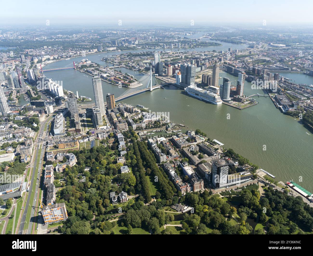 La torre Zalmhaven di Rotterdam è l'edificio più alto dei Paesi Bassi, con i suoi 215 metri di altezza. paesi bassi out - belgio out Foto Stock