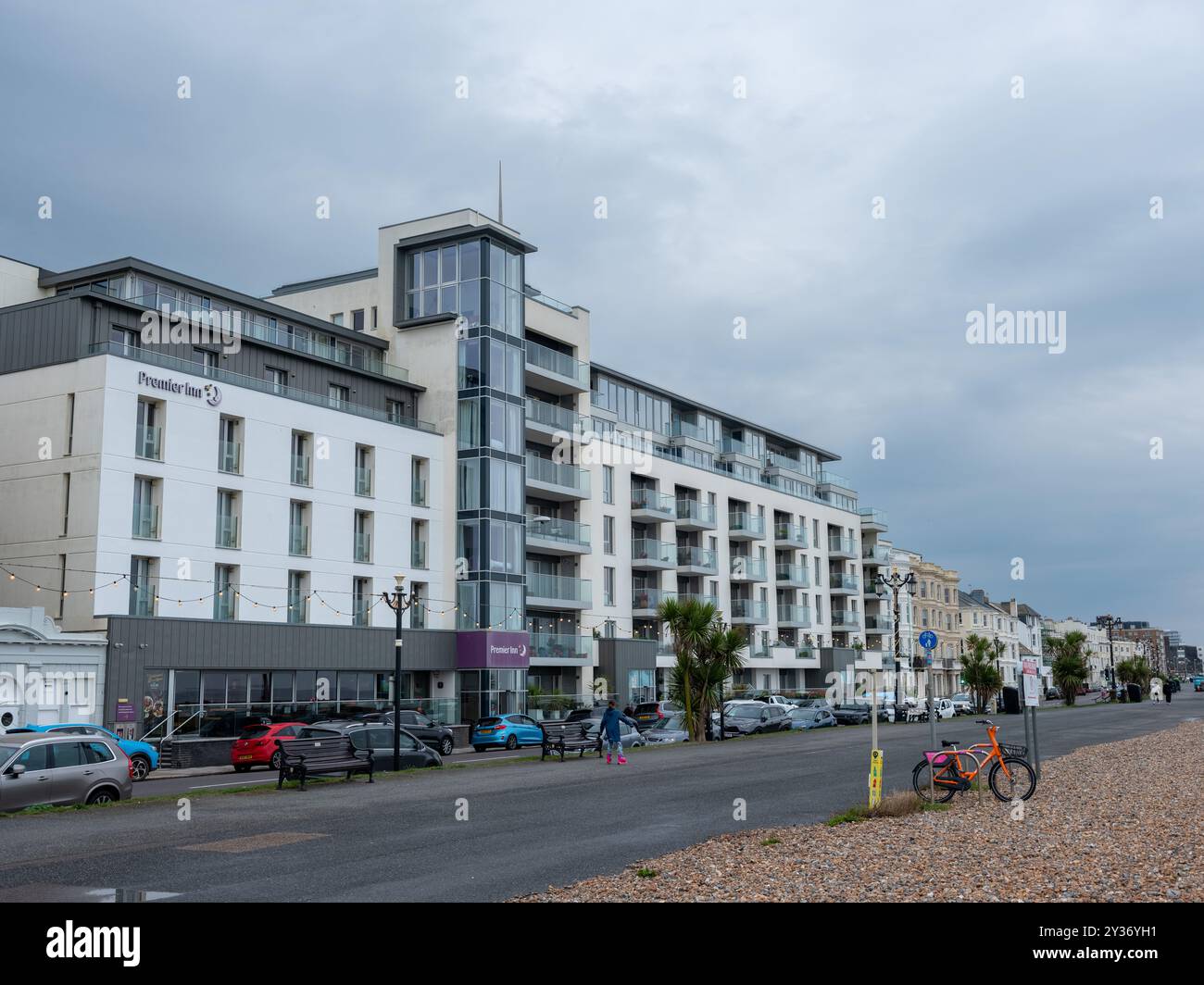 Settembre 2024 - Alberghi e appartamenti sul lungomare di Worthing, West Sussex, Inghilterra, Regno Unito. Foto Stock