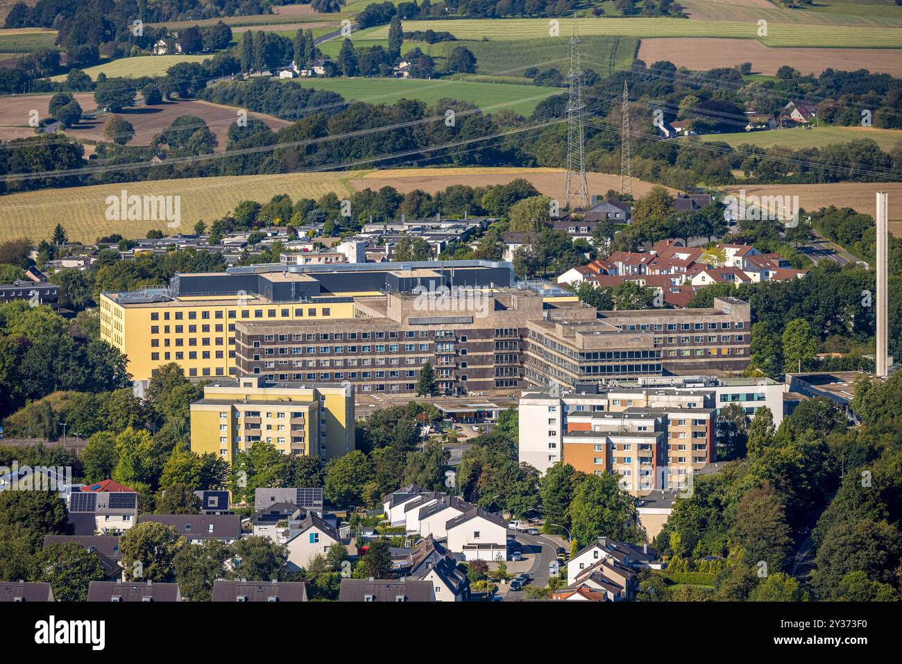 Luftbild, Helios Klinikum Niederberg Krankenhaus mit Neubau, Velbert, Ruhrgebiet, Nordrhein-Westfalen, Deutschland ACHTUNGxMINDESTHONORARx60xEURO *** Vista aerea, Helios Klinikum Niederberg Hospital con nuovo edificio, Velbert, zona Ruhr, Renania settentrionale-Vestfalia, Germania Foto Stock