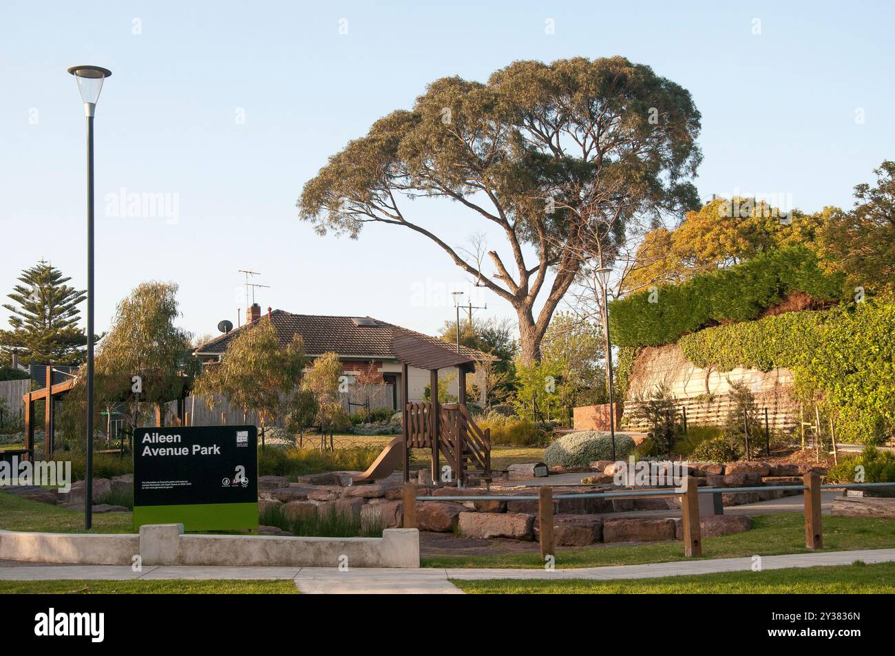 Aileen Avenue Park, un parco urbano creato nel 2023 dal Consiglio comunale di Glen Eira a Caulfield South, Melbourne Foto Stock