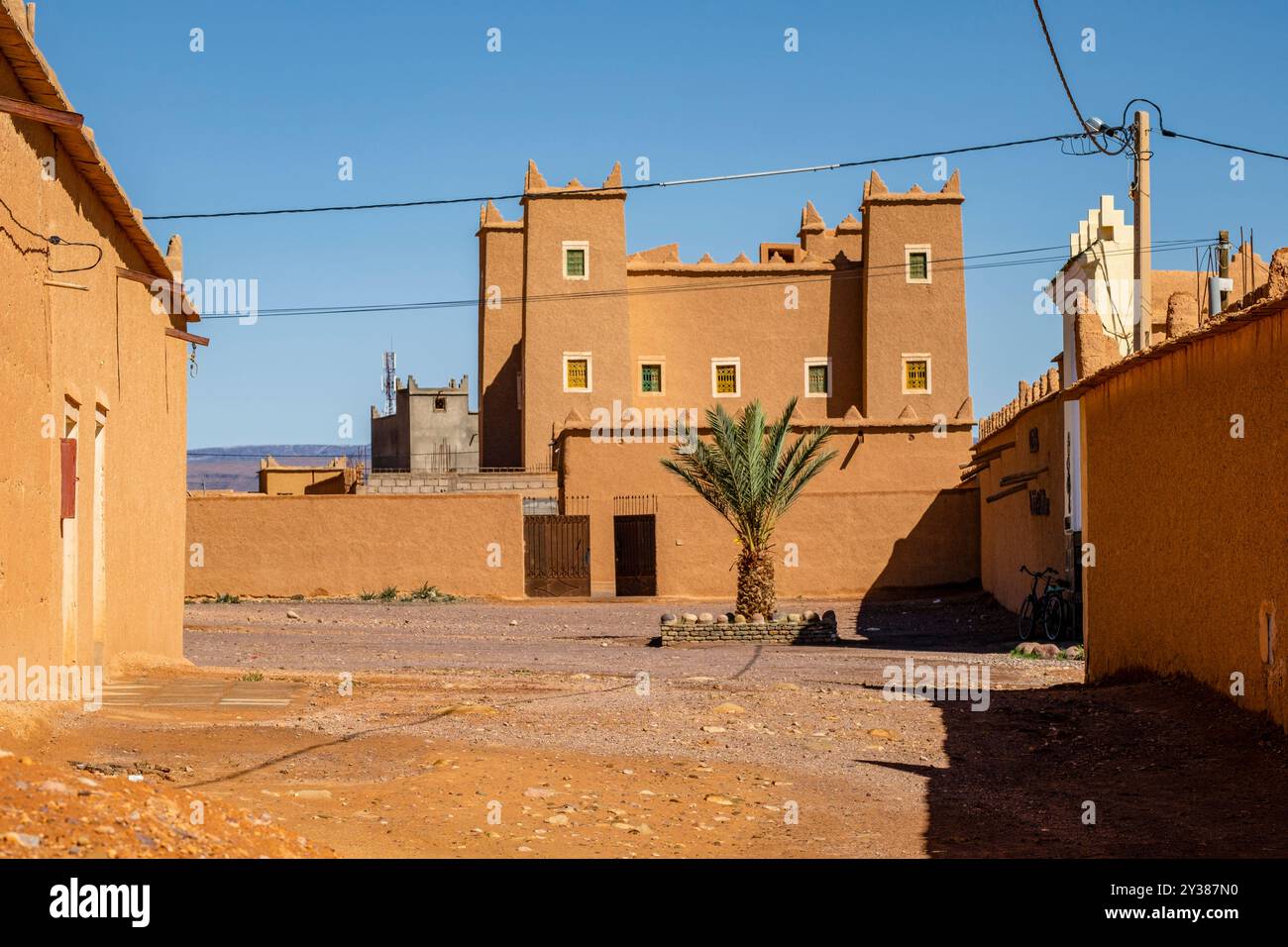 Villaggio di case di fango, Nkob, Marocco, Nord Africa Foto Stock