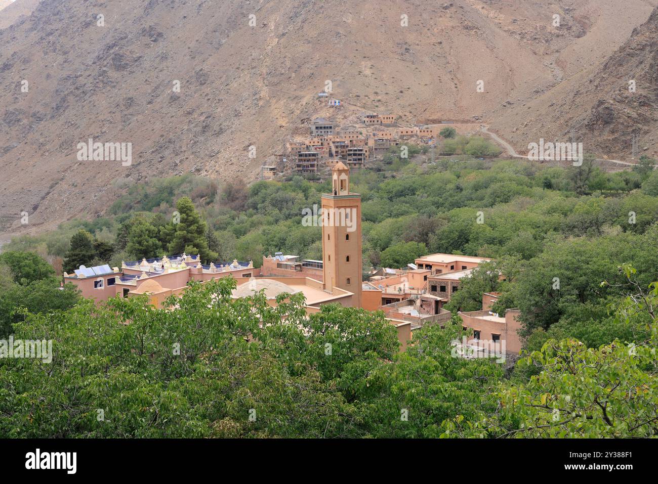 Il villaggio di Imlil, situato nelle montagne dell'alto Atlante alle porte del Parco Nazionale di Toubkal, è il punto di partenza per la salita del Monte Toubkal, wh Foto Stock