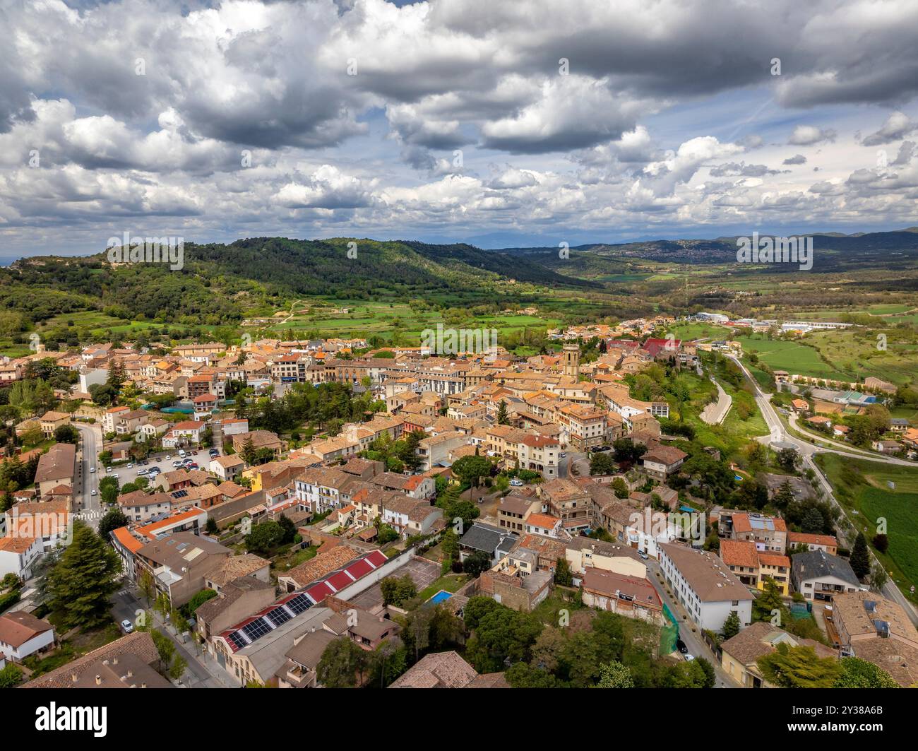 Vista aerea del villaggio di Castelltercol in un pomeriggio primaverile (Moianès, Barcellona, ​​Catalonia, Spagna) ESP Vista aérea del pueblo de Castelltercol Foto Stock