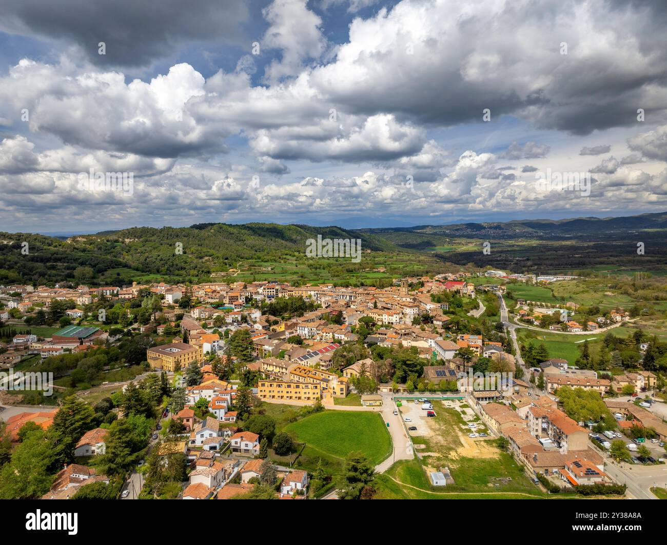 Vista aerea del villaggio di Castelltercol in un pomeriggio primaverile (Moianès, Barcellona, ​​Catalonia, Spagna) ESP Vista aérea del pueblo de Castelltercol Foto Stock