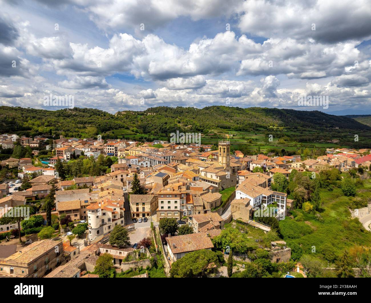 Vista aerea del villaggio di Castelltercol in un pomeriggio primaverile (Moianès, Barcellona, ​​Catalonia, Spagna) ESP Vista aérea del pueblo de Castelltercol Foto Stock