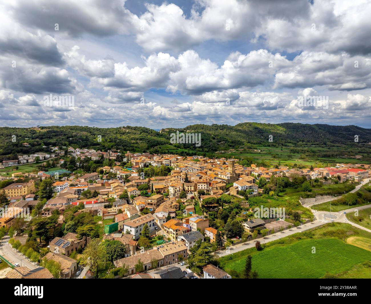 Vista aerea del villaggio di Castelltercol in un pomeriggio primaverile (Moianès, Barcellona, ​​Catalonia, Spagna) ESP Vista aérea del pueblo de Castelltercol Foto Stock