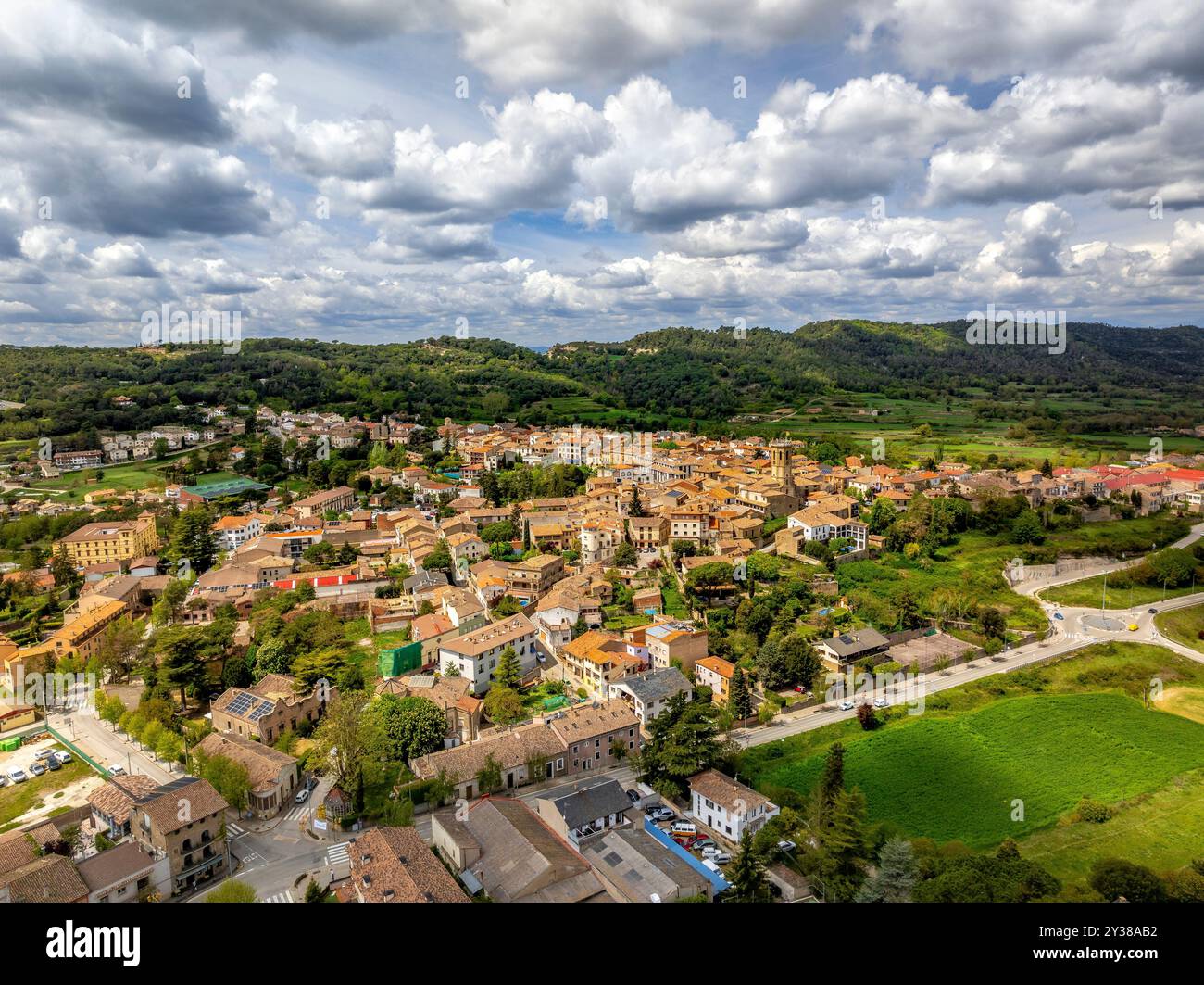 Vista aerea del villaggio di Castelltercol in un pomeriggio primaverile (Moianès, Barcellona, ​​Catalonia, Spagna) ESP Vista aérea del pueblo de Castelltercol Foto Stock