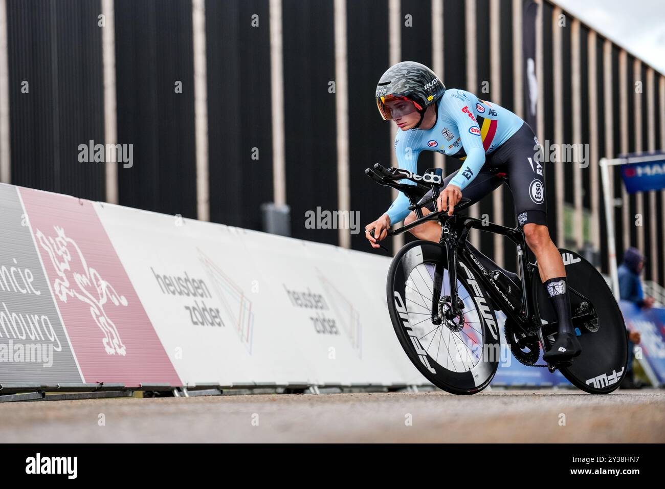 Heusden Zolder, Belgio. 11 settembre 2024. HEUSDEN-ZOLDER, BELGIO - 11 SETTEMBRE: Victor Vercouillie del Belgio gareggia nella prova individuale a tempo maschile Elite un percorso ciclistico di 31 km da Heusden-Zolder a Hasselt durante il 30° Campionato europeo di ciclismo su strada UEC 2024 sul circuito Zolder l'11 settembre 2024 a Heusden-Zolder, Belgio. (Foto di Rene Nijhuis/Agenzia BSR) credito: Agenzia BSR/Alamy Live News Foto Stock