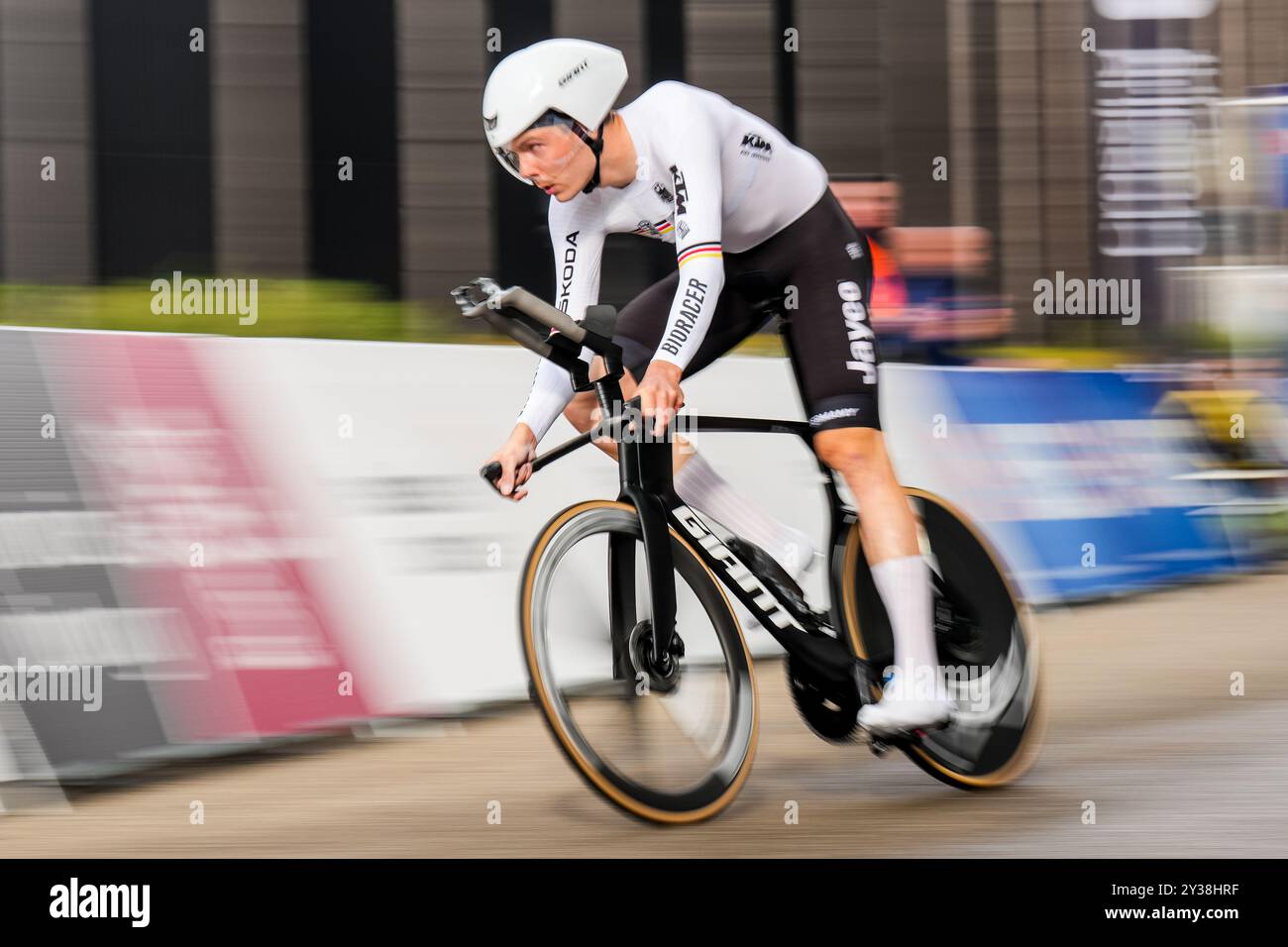 Heusden Zolder, Belgio. 11 settembre 2024. HEUSDEN-ZOLDER, BELGIO - 11 SETTEMBRE: La Germania Max Walscheid partecipa alla prova individuale a tempo maschile d'élite un percorso ciclistico di 31 km da Heusden-Zolder a Hasselt durante il 30° Campionato europeo di ciclismo su strada UEC 2024 sul circuito Zolder l'11 settembre 2024 a Heusden-Zolder, Belgio. (Foto di Rene Nijhuis/Agenzia BSR) credito: Agenzia BSR/Alamy Live News Foto Stock