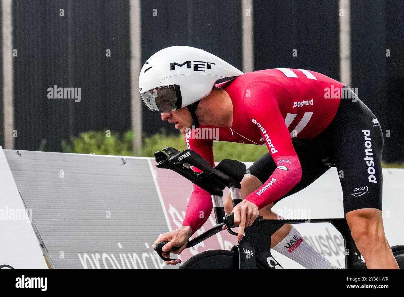 Heusden Zolder, Belgio. 11 settembre 2024. HEUSDEN-ZOLDER, BELGIO - 11 SETTEMBRE: La Danimarca Mikkel Bjerg gareggia nella cronometro individuale Elite maschile un percorso ciclistico di 31 km da Heusden-Zolder a Hasselt durante il 30° Campionato europeo di ciclismo su strada UEC 2024 sul circuito Zolder l'11 settembre 2024 a Heusden-Zolder, Belgio. (Foto di Rene Nijhuis/Agenzia BSR) credito: Agenzia BSR/Alamy Live News Foto Stock