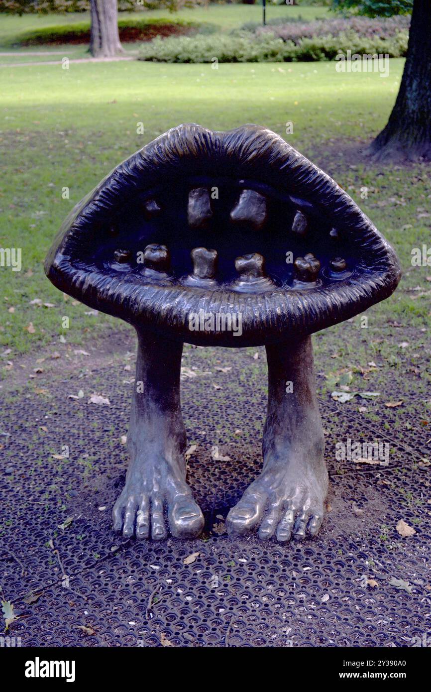 Mouthlegs, progettato da Emma Sofie Nesse Torgersen nel parco di sculture Princess Ingrid Alexandra, Palace Park Oslo, Norvegia Foto Stock