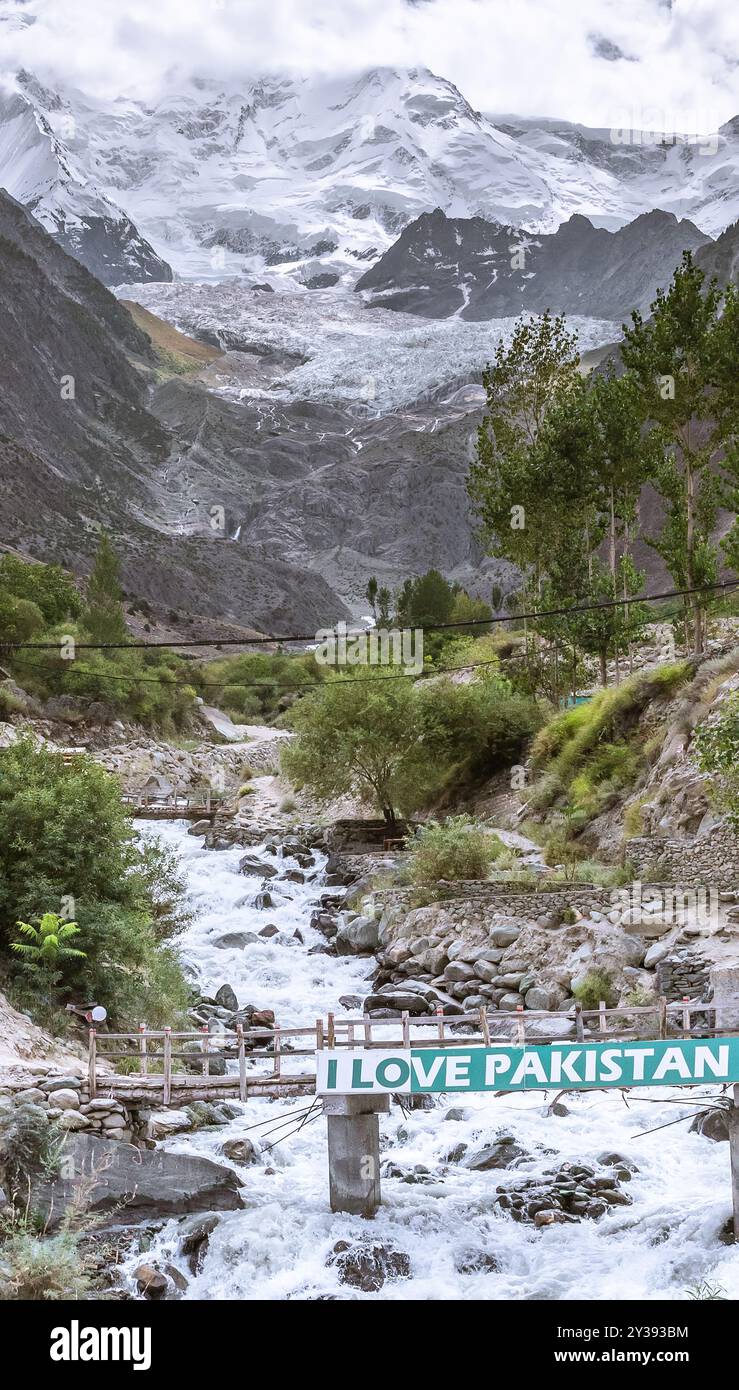 Ghiacciaio Rakaposhi in Pakistan nella regione Gilgit-Baltistan Foto Stock
