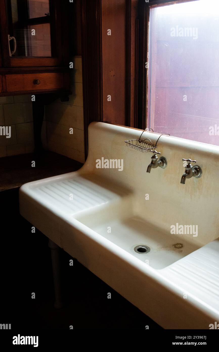 Big White Rustic Historical Farmhouse Sink Foto Stock
