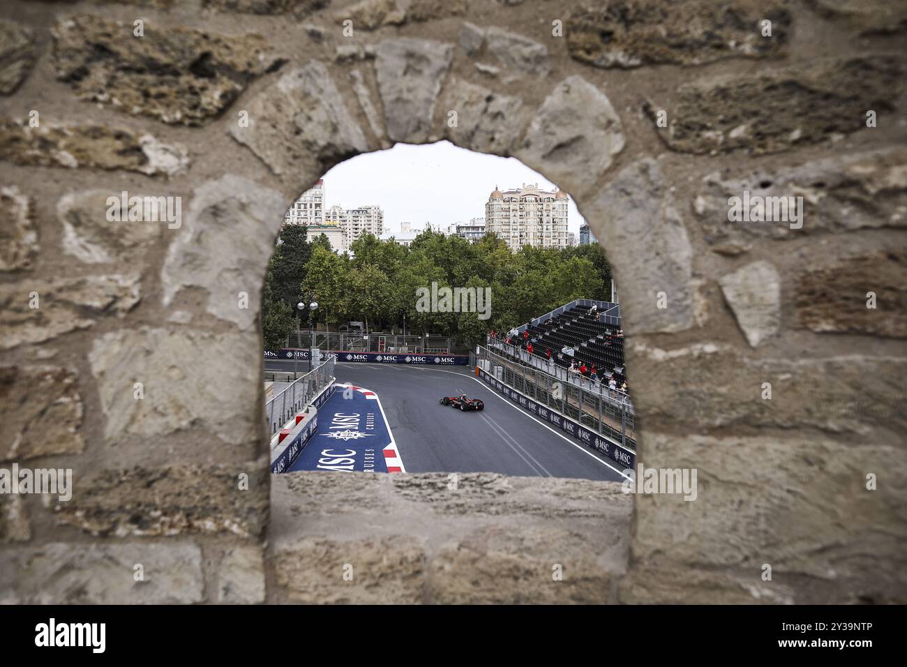 15 VILLAGOMEZ Rafael (mex), Van Amersfoort Racing, Dallara F2 2024, azione durante il 12° round del campionato FIA di Formula 2 2024 dal 13 al 15 settembre 2024 sul circuito di Baku City, a Baku, Azerbaigian Foto Stock