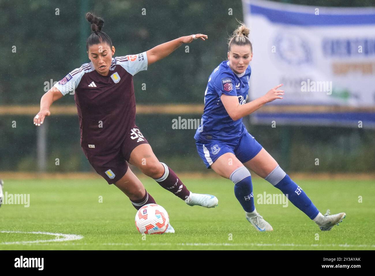 Everton FC vs Aston Villa FC amichevole pre-stagione. WALTON HALL PARK STADIUM, INGHILTERRA - 8 settembre 2024 azione dall'amichevole pre-stagione tra l'Everton FC e l'Aston Villa FC al Walton Hall Park Stadium il 4 settembre 2024 a Liverpool in Inghilterra. (Foto Alan Edwards) Foto Stock