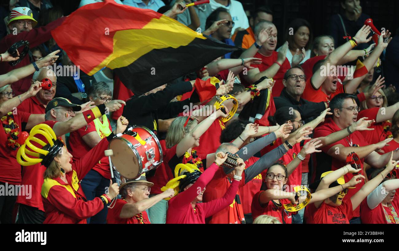 Bologna, Italia. 13 settembre 2024. Tifosi belgi in vista di una partita tra l'italiano Berrettini e il belga Blockx, la prima partita nel girone A della fase A gironi delle finali di Coppa Davis tra Italia e Belgio, venerdì 13 settembre 2024, all'Unipol Arena di Bologna. BELGA PHOTO BENOIT DOPPAGNE credito: Belga News Agency/Alamy Live News Foto Stock