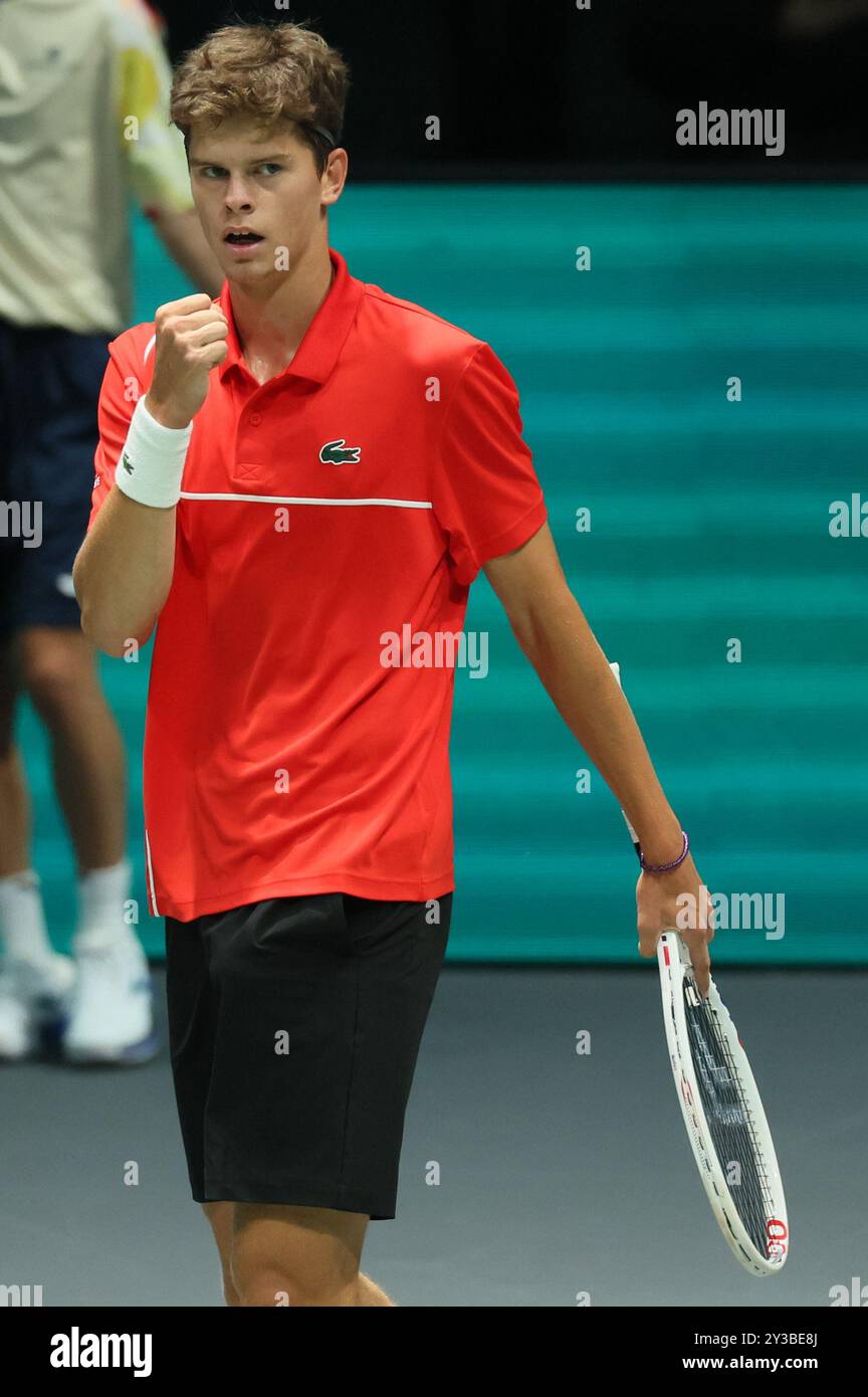 Bologna, Italia. 13 settembre 2024. Il belga Alexander Blockx raffigurato in azione durante una partita tra l'italiano Berrettini e il belga Blockx, la prima partita nel girone A le finali di Coppa Davis tra Italia e Belgio, venerdì 13 settembre 2024, all'Unipol Arena, a Bologna. BELGA PHOTO BENOIT DOPPAGNE credito: Belga News Agency/Alamy Live News Foto Stock