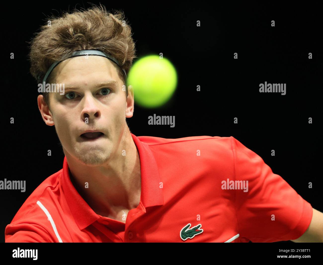 Bologna, Italia. 13 settembre 2024. Il belga Alexander Blockx raffigurato in azione durante una partita tra l'italiano Berrettini e il belga Blockx, la prima partita nel girone A le finali di Coppa Davis tra Italia e Belgio, venerdì 13 settembre 2024, all'Unipol Arena, a Bologna. BELGA PHOTO BENOIT DOPPAGNE credito: Belga News Agency/Alamy Live News Foto Stock