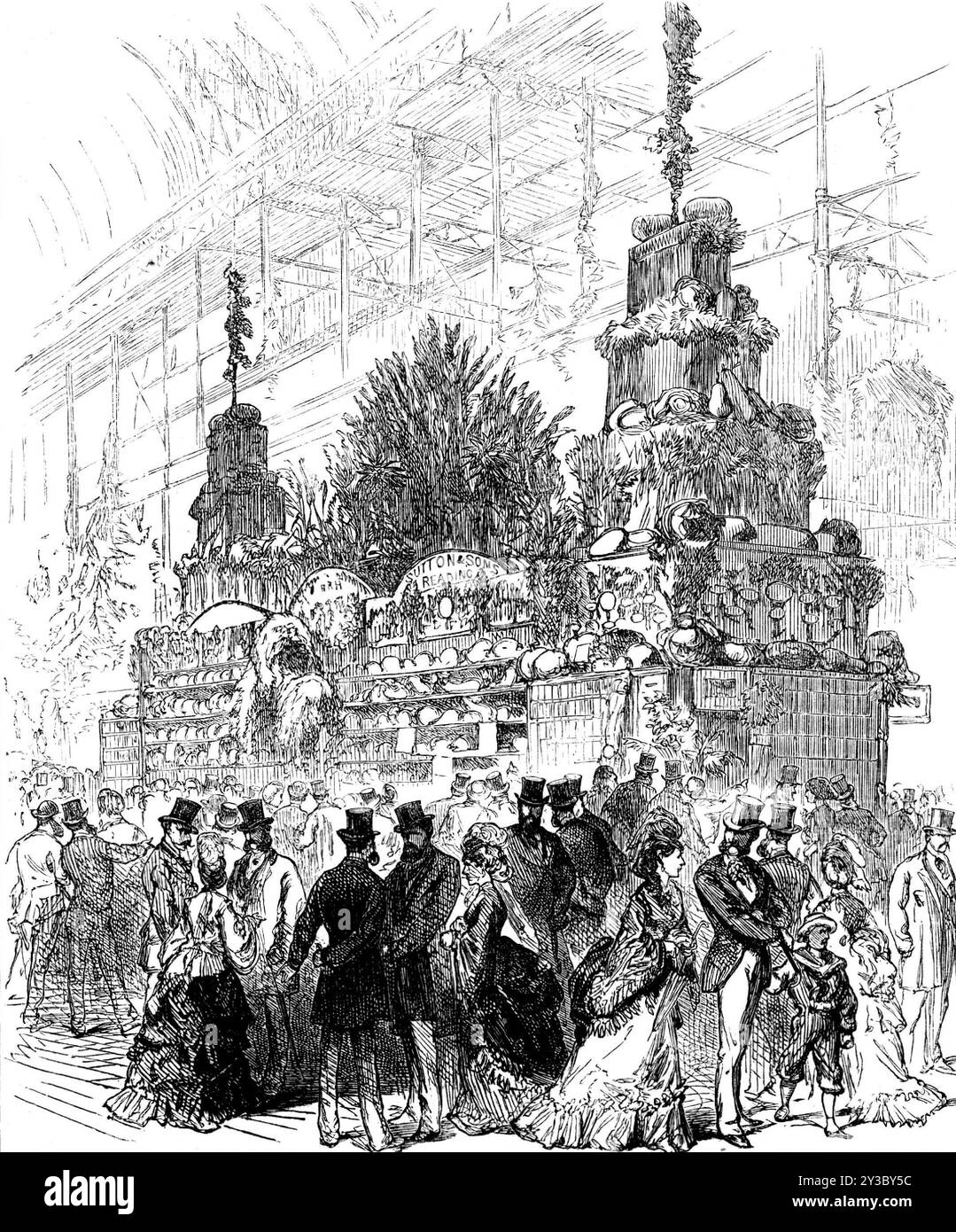 Harvest Trophy al Crystal Palace, [Sydenham], 1871. "Le stagioni dell'anno, nella loro bella e benefica alternanza, possono essere festeggiate con trofei festivi,...in un luogo di intrattenimento popolare. Il Palazzo di cristallo, nell'attuale mese di ottobre, ha aggiunto alle sue costanti attrazioni un nuovo oggetto di contemplazione per osservare e meravigliarsi. Un grande trofeo del raccolto, progettato e costruito dai signori Sutton e Sons, del Royal Berks Seed Establishment, Reading, è stato eretto nella parte nord della navata. Questo monumento molto pittoresco e interessante delle taglie di N Foto Stock