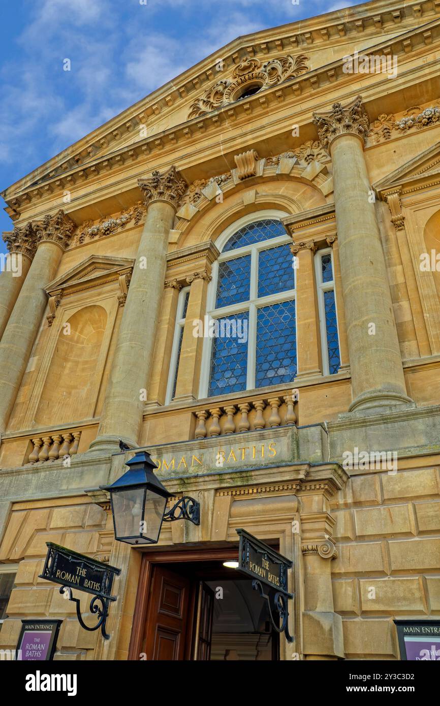 Facciata delle terme romane nella città di Bath nel Somerset, in Inghilterra. Foto Stock