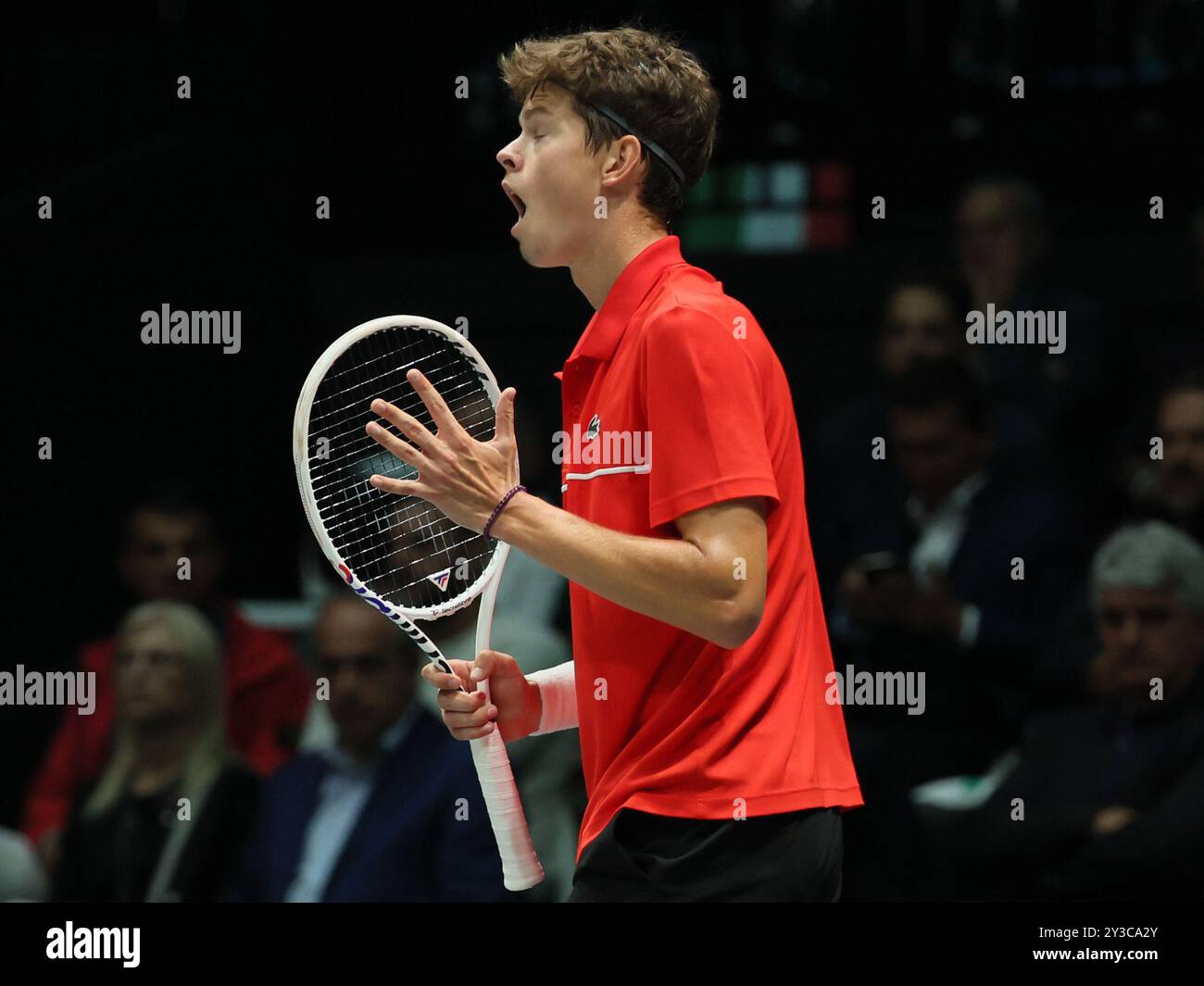Bologna, Italia. 13 settembre 2024. Il belga Alexander Blockx reagisce durante una partita tra l'italiano Berrettini e il belga Blockx, la prima partita nel girone A delle finali di Coppa Davis tra Italia e Belgio, venerdì 13 settembre 2024, all'Unipol Arena di Bologna. BELGA PHOTO BENOIT DOPPAGNE credito: Belga News Agency/Alamy Live News Foto Stock