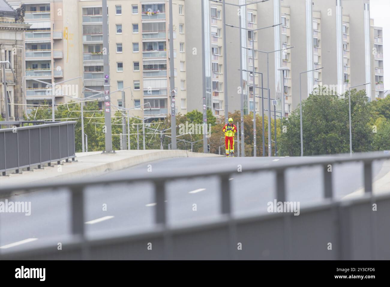 Nelle prime ore del mattino, una sezione del Ponte di Carola crollò per ragioni sconosciute. Su una lunghezza di circa 100 metri, la sezione su wh Foto Stock