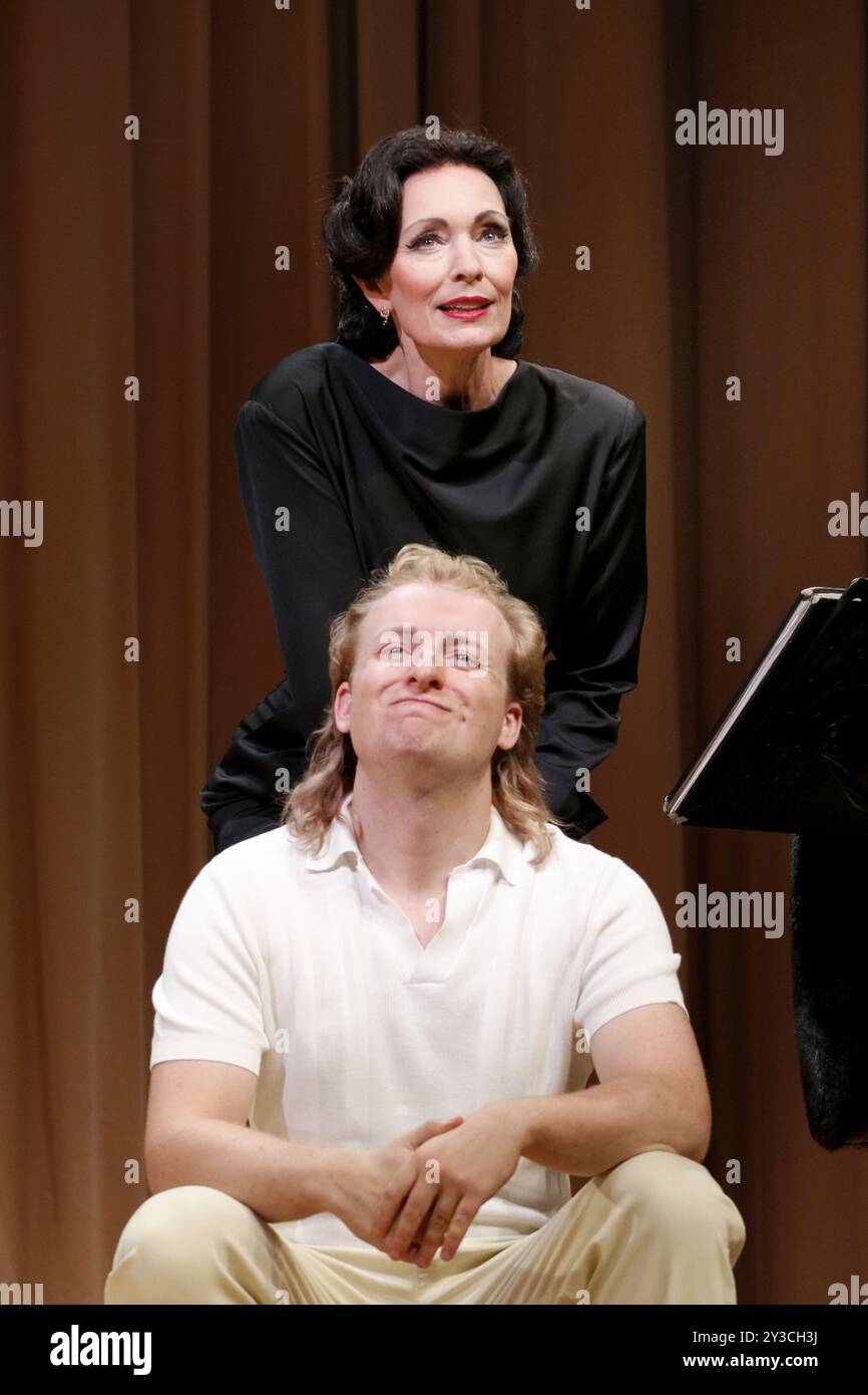 Katja Weitzenboeck nel ruolo di Maria Callas e Lawrence Halksworth alla prova fotografica per Meisterklasse alla Komoedie am Kurfuerstendamm, Berlino, 11/09/ Foto Stock