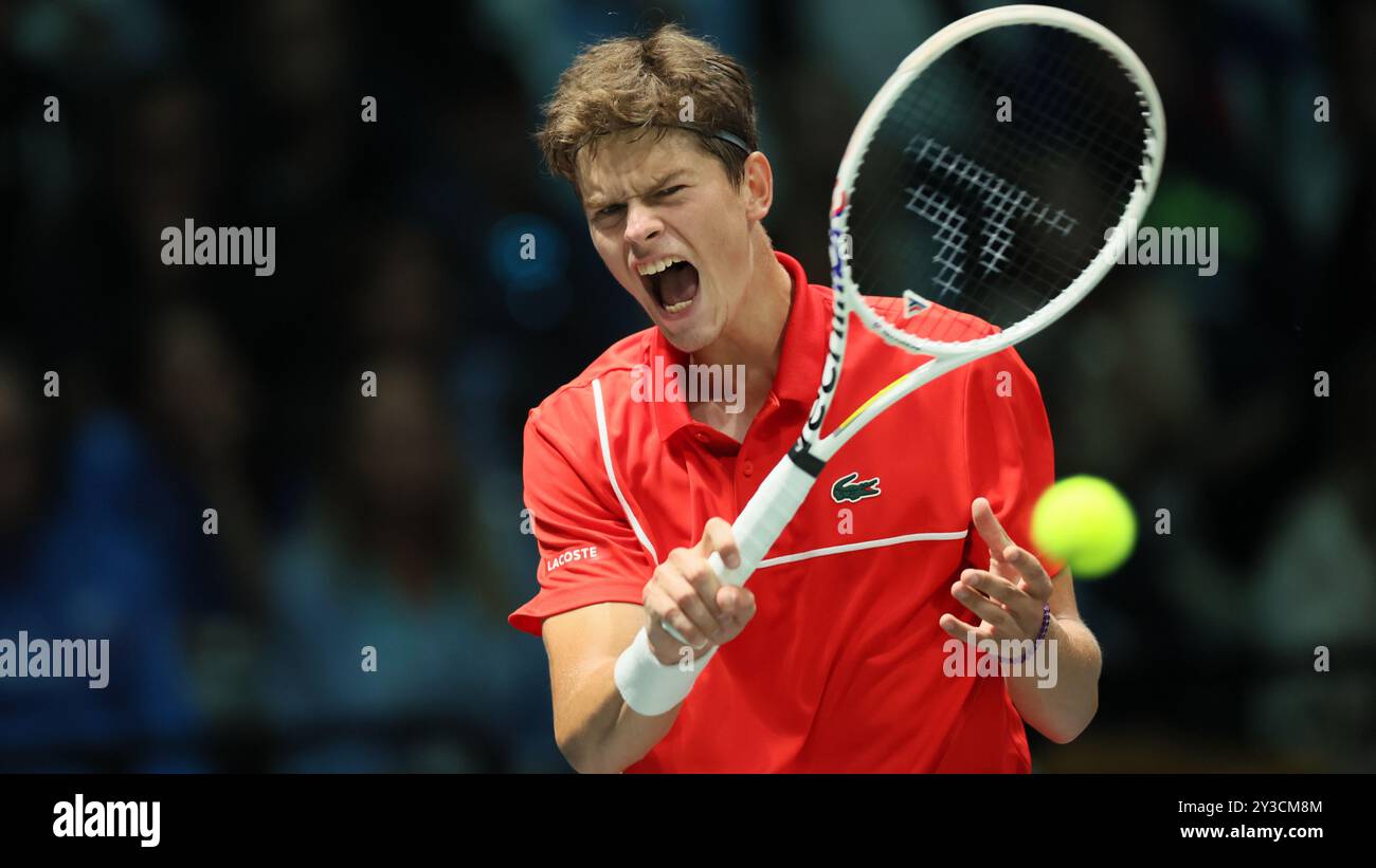 Bologna, Italia. 13 settembre 2024. Il belga Alexander Blockx reagisce durante una partita tra l'italiano Berrettini e il belga Blockx, la prima partita nel girone A delle finali di Coppa Davis tra Italia e Belgio, venerdì 13 settembre 2024, all'Unipol Arena di Bologna. BELGA PHOTO BENOIT DOPPAGNE credito: Belga News Agency/Alamy Live News Foto Stock