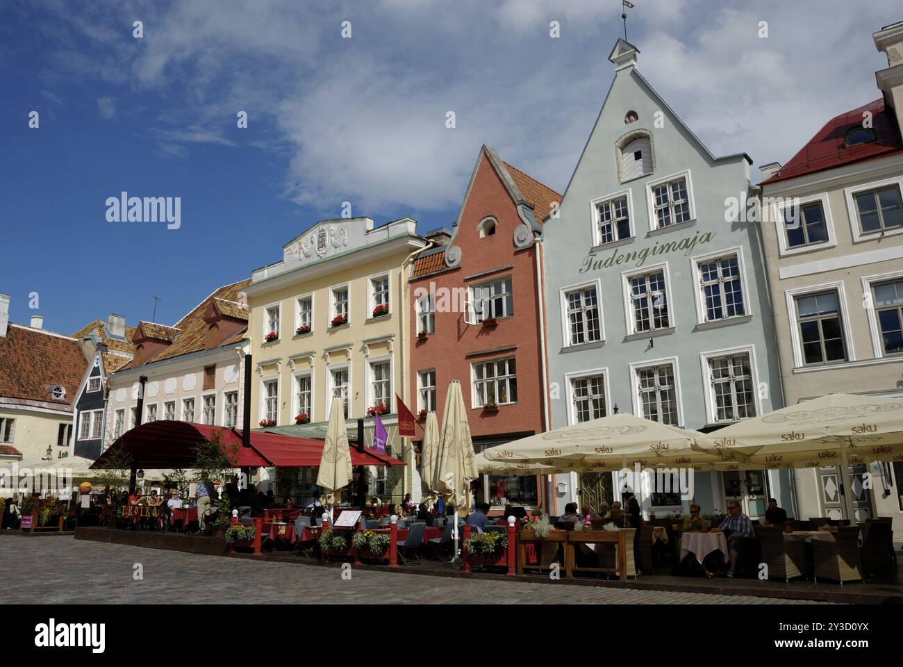 Ristoranti in Piazza del Municipio, Rathausplatz, Tallinn, Estonia, Europa Foto Stock