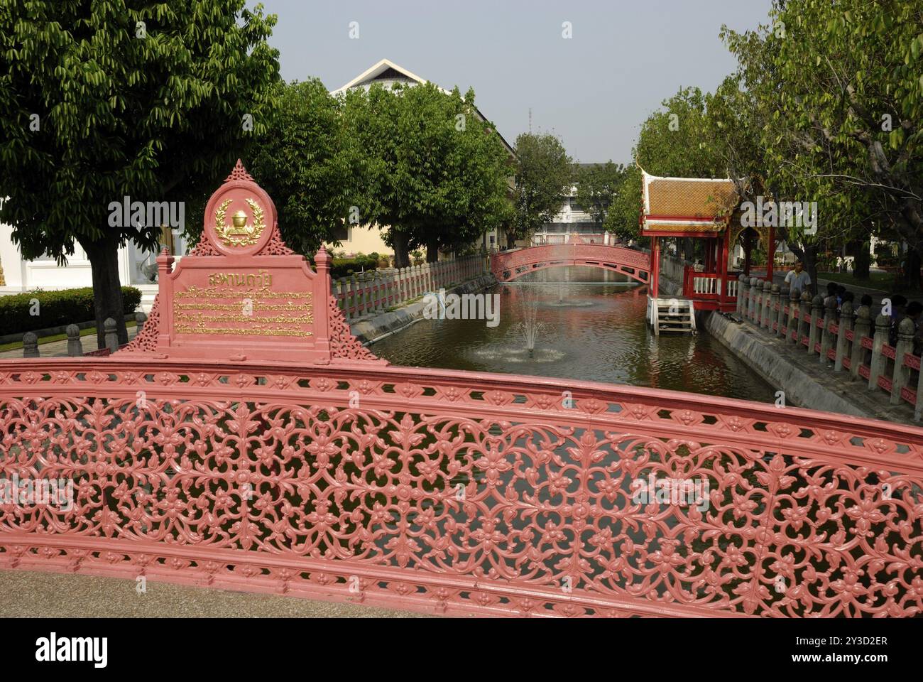 Ferrovia a ponte al Marble Temple, Bangkok, Thailandia, Asia Foto Stock